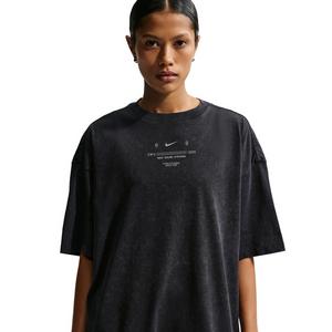 Nike Women's Sportswear Classic Oversized T-Shirt