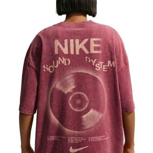 Nike Women's Sportswear Classic Oversized T-Shirt