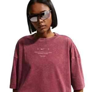 Nike Women's Sportswear Classic Oversized T-Shirt