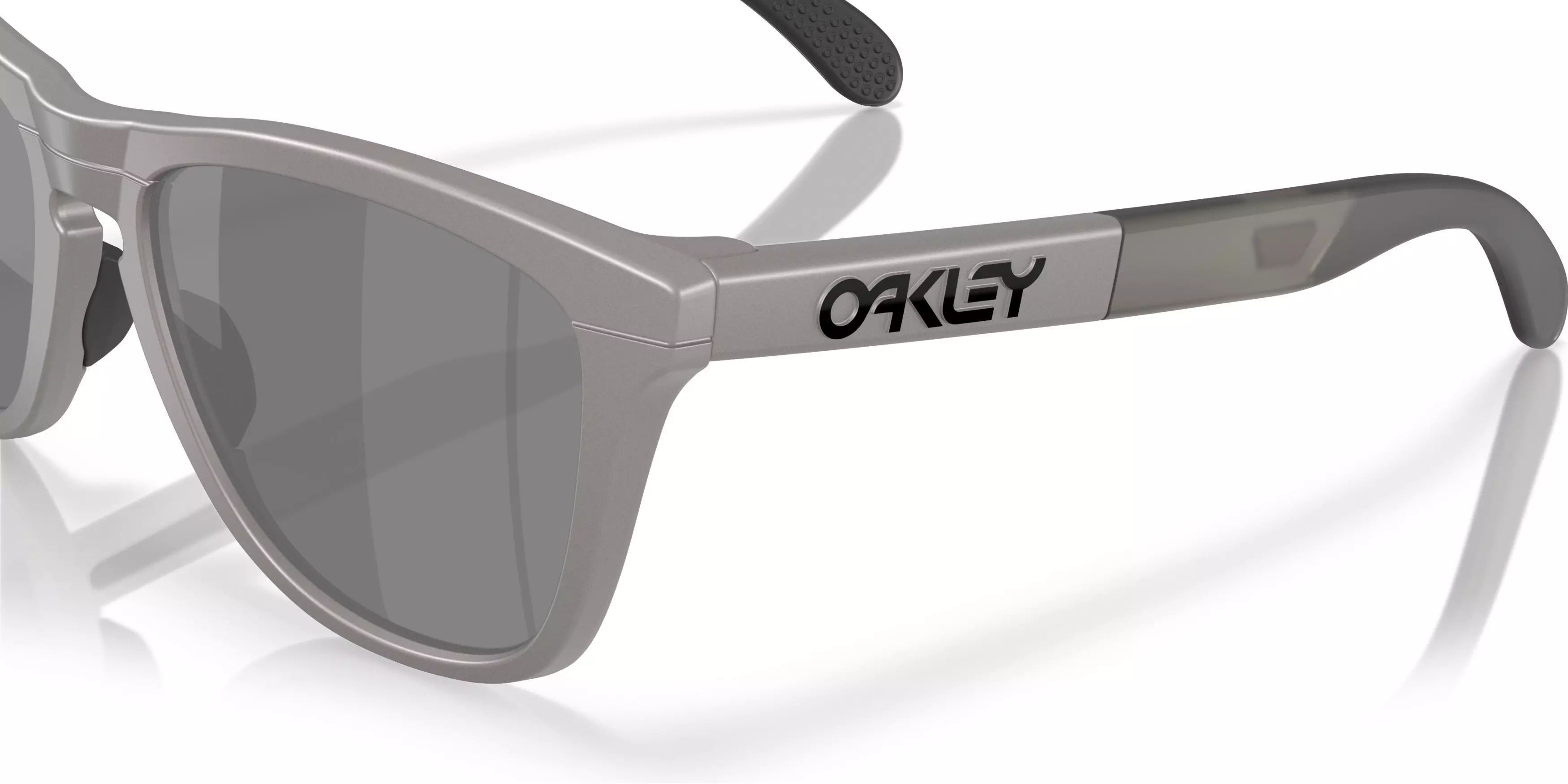 Oakley Frogskins Range Prizm Black Polarized Sunglasses – Titanium - GREY/BLACK