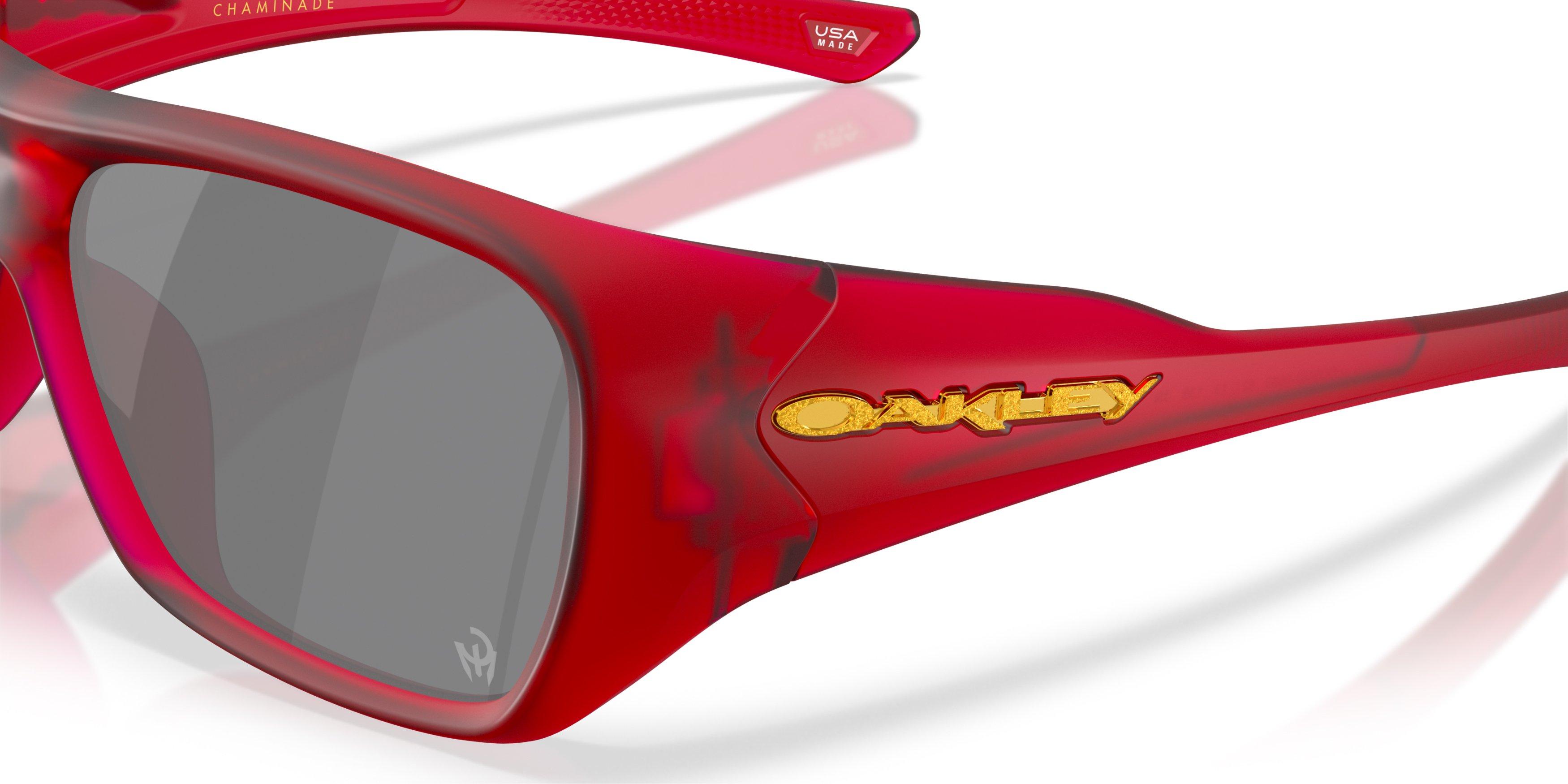 Oakley Chaminade Patrick Mahomes Prizm Black Sunglasses &ndash; Matte Trans Red - RED/BLACK Thumbnail View 4