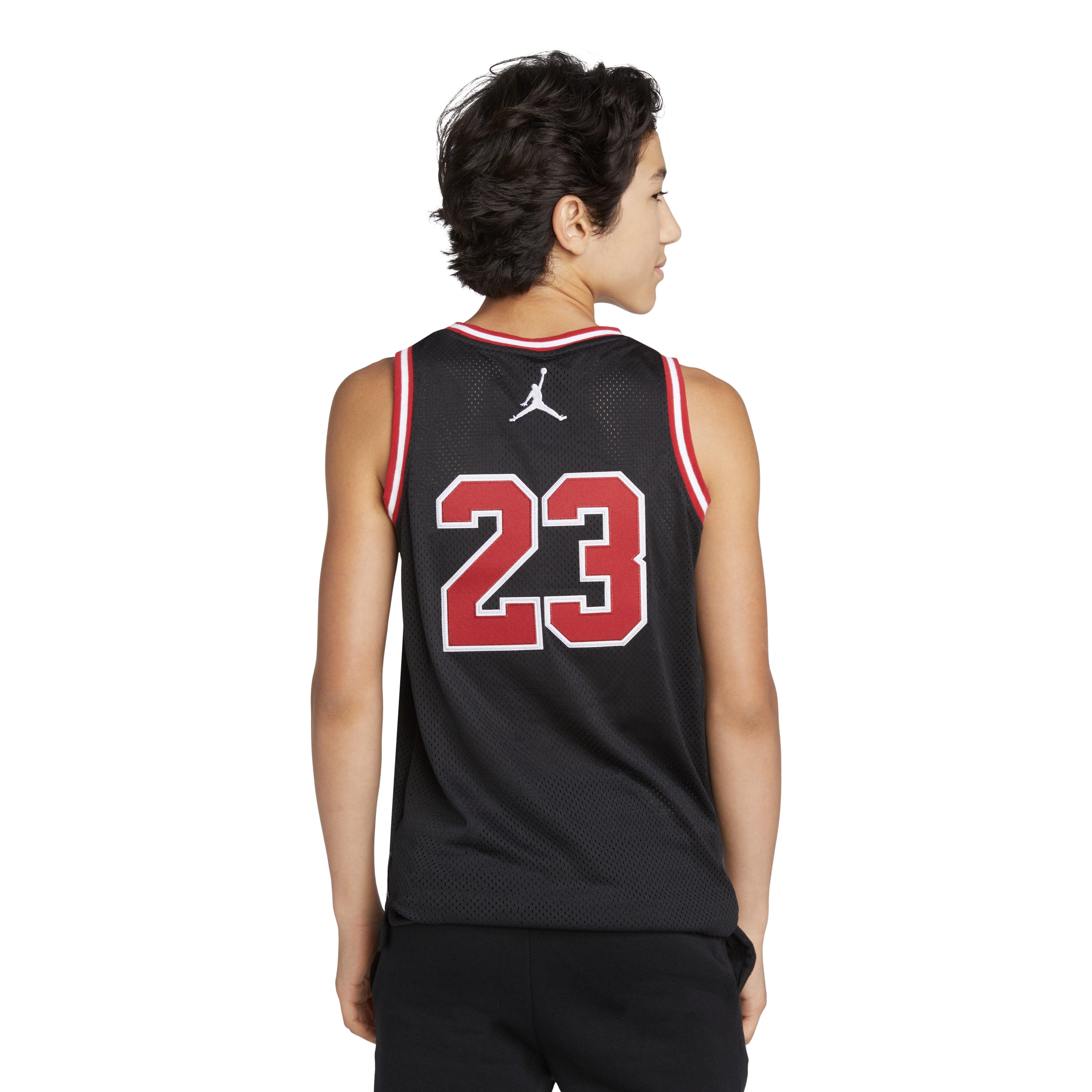 Air 23 Jordan Jersey Black-White Youth Pre-Owned Sz S( 8-10 )