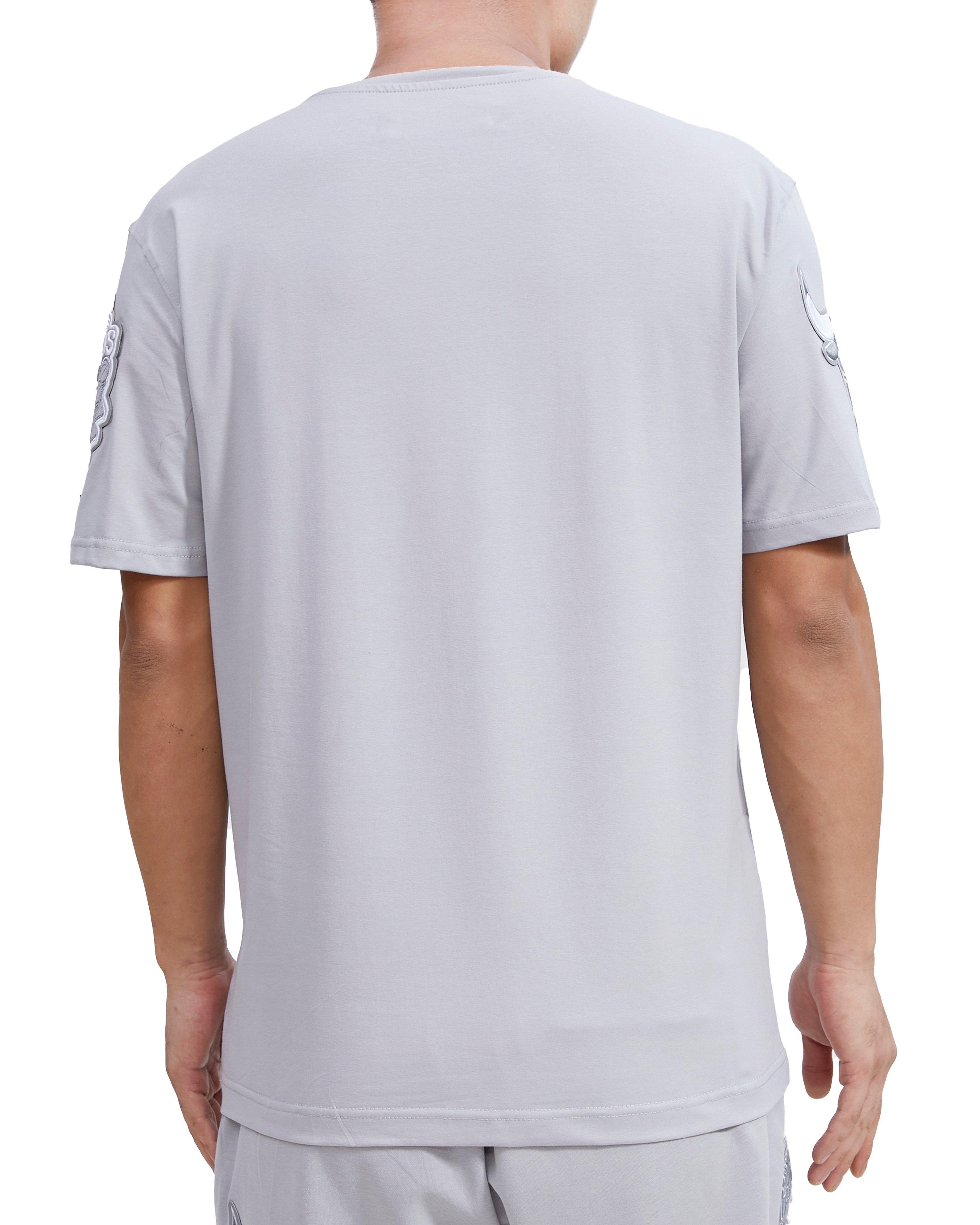 Pro Standard Men's Chicago Bulls Red Patch T-Shirt - Hibbett