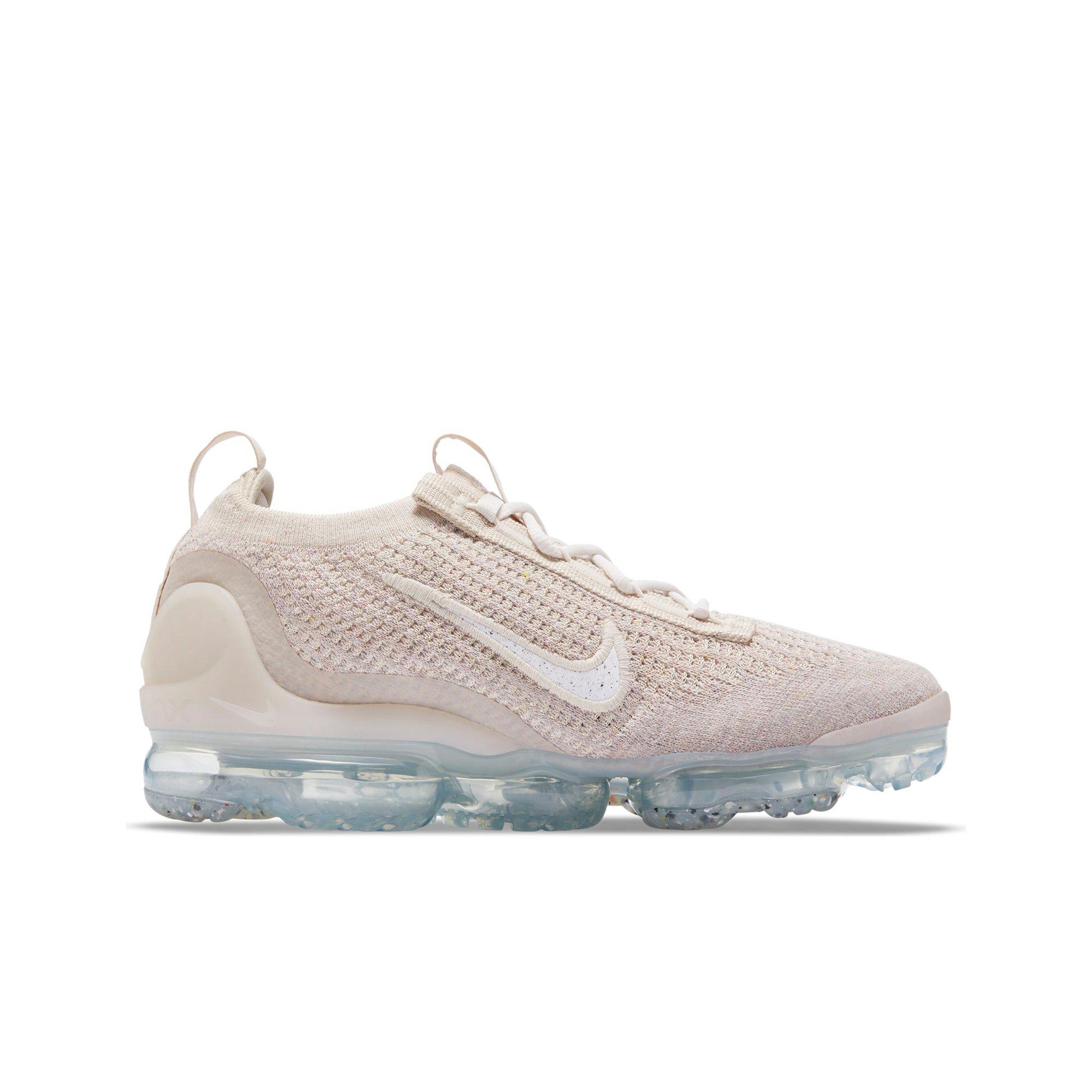 White and clearance pink nike vapormax