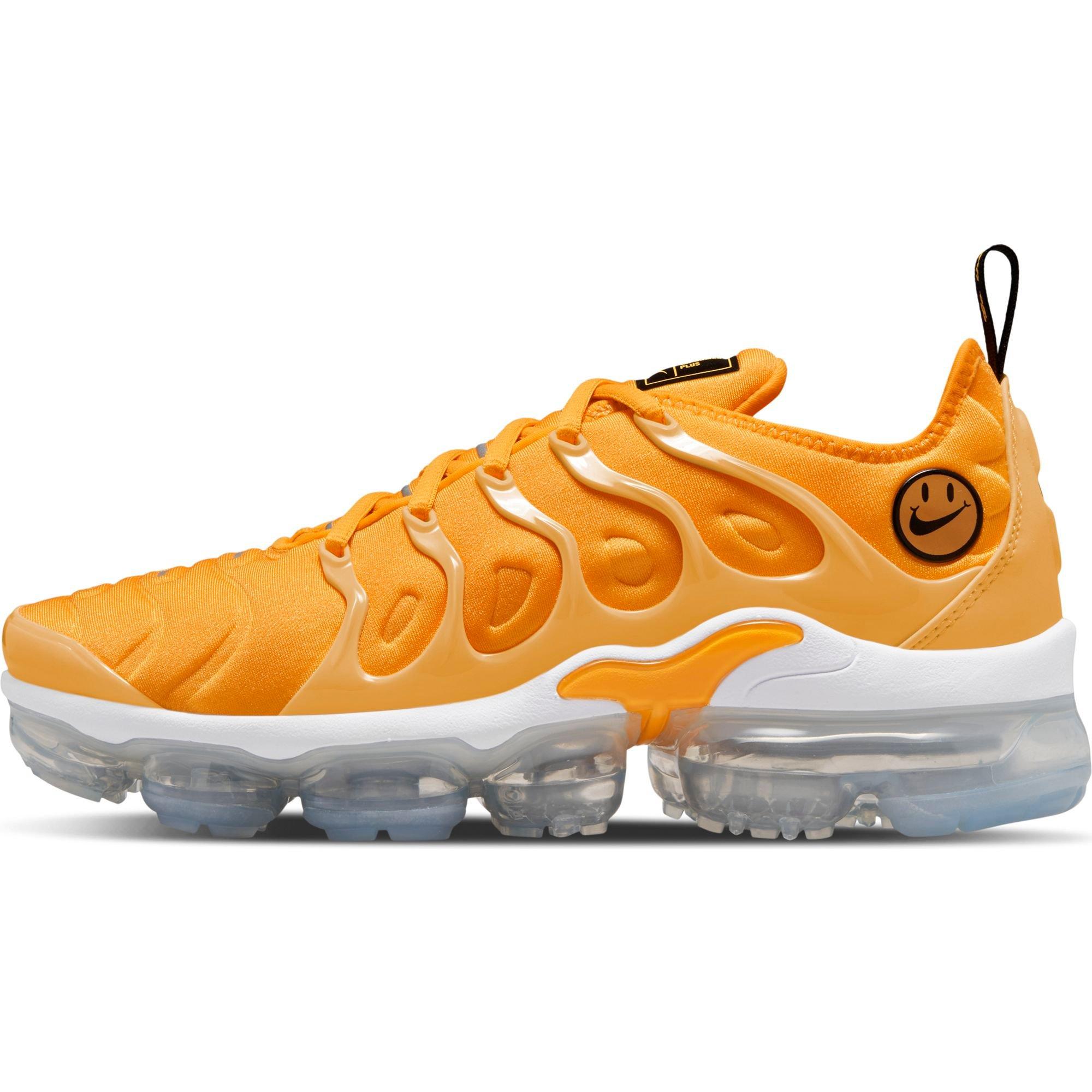 yellow vapormax plus outfit