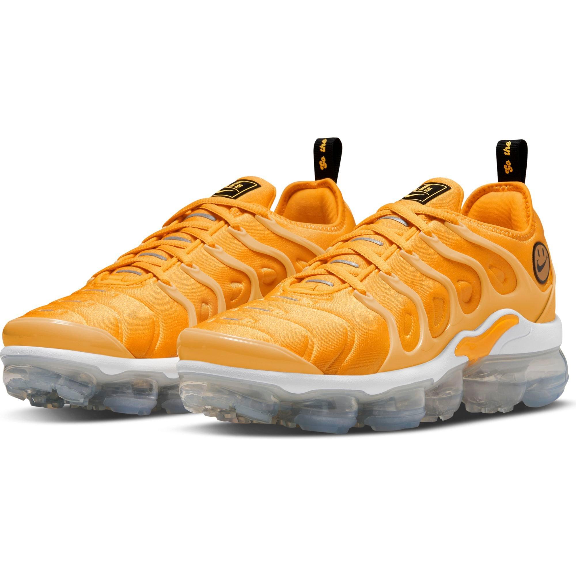 vapormax plus yellow and black