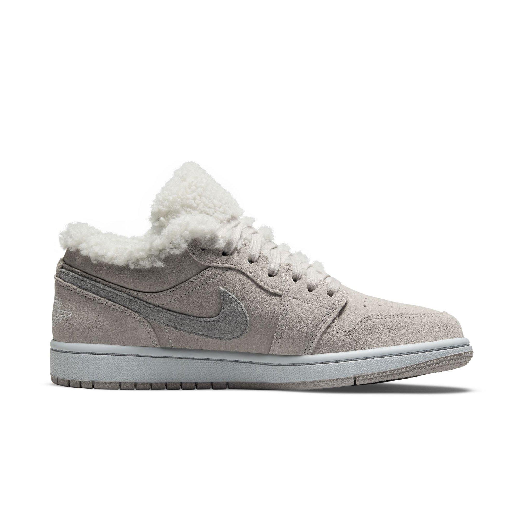 KICKS CREW - 082 - BRAND NEW PAIRS OF WOMENS NIKE AIR JORDAN RETRO I LOW  ALUMINUM - Air Jordan 1 Mid 'College Grey' 554724