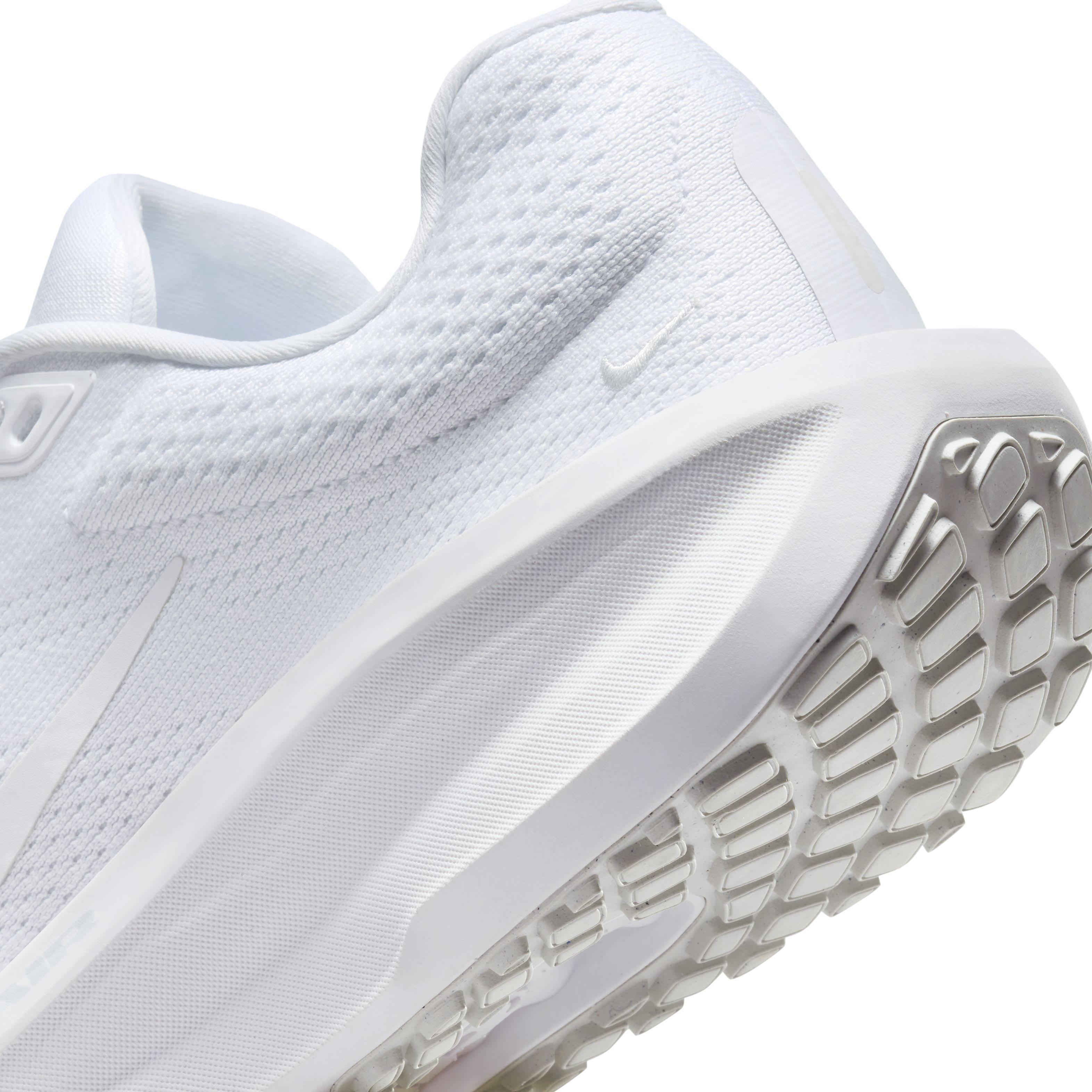 Nike Winflo 11 "White" Women's Running Shoe - WHITE Thumbnail View 8