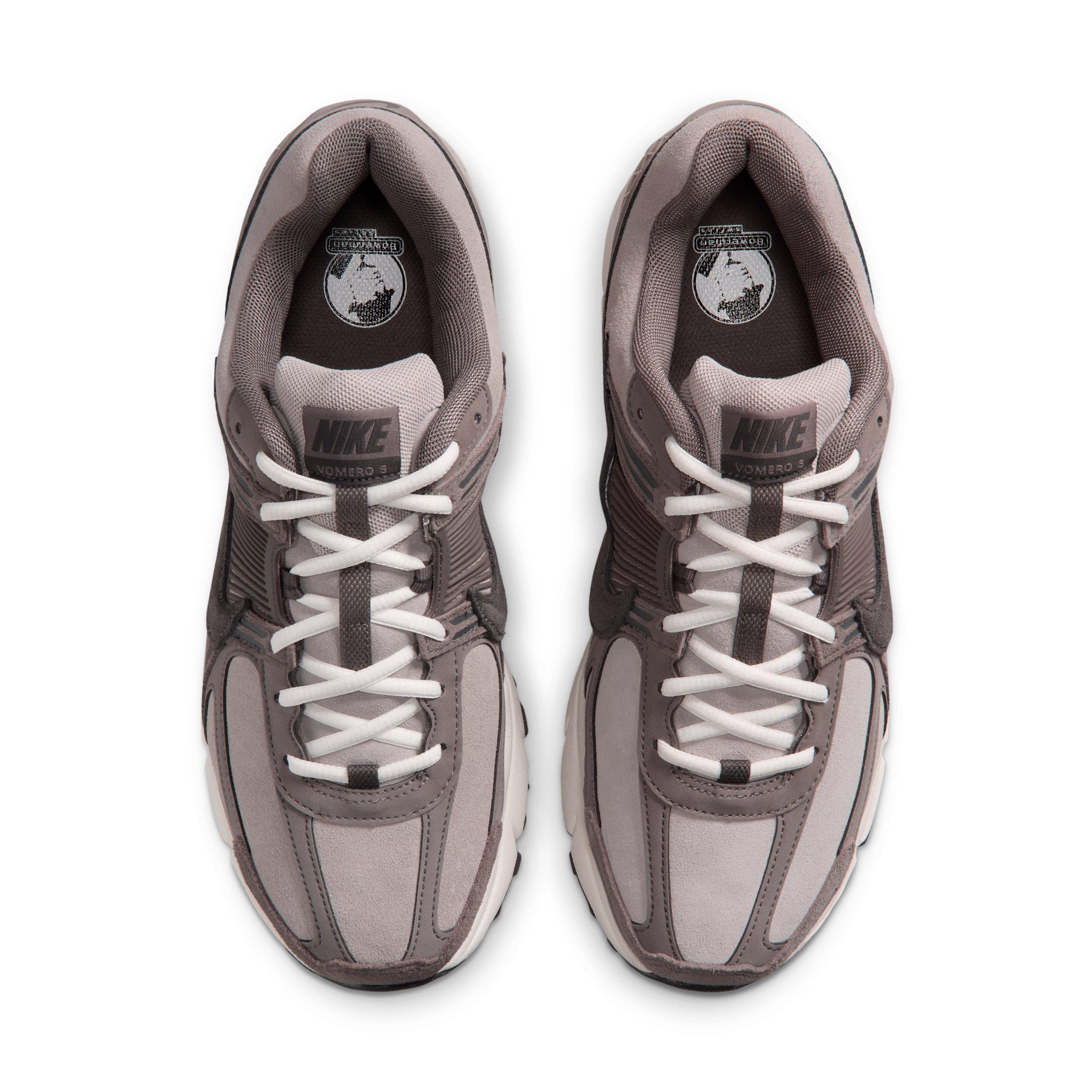 Nike Zoom Vomero 5 SE LOS S "College Grey/Cave Stone/Sail/Medium Ash" Men's Shoe - GREY/STONE/SAIL/MD ASH Thumbnail View 4