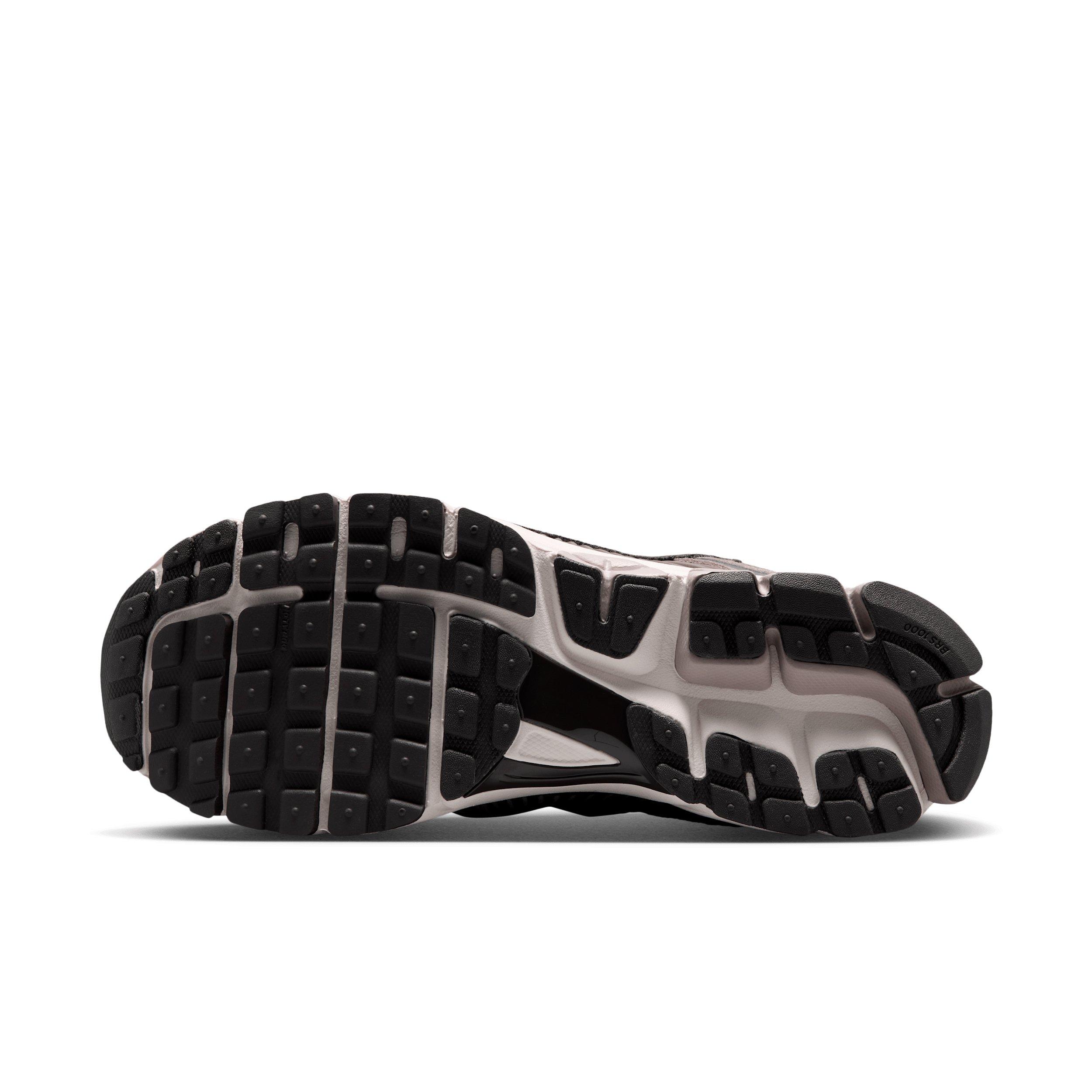Nike Zoom Vomero 5 SE LOS S "College Grey/Cave Stone/Sail/Medium Ash" Men's Shoe - GREY/STONE/SAIL/MD ASH Thumbnail View 6