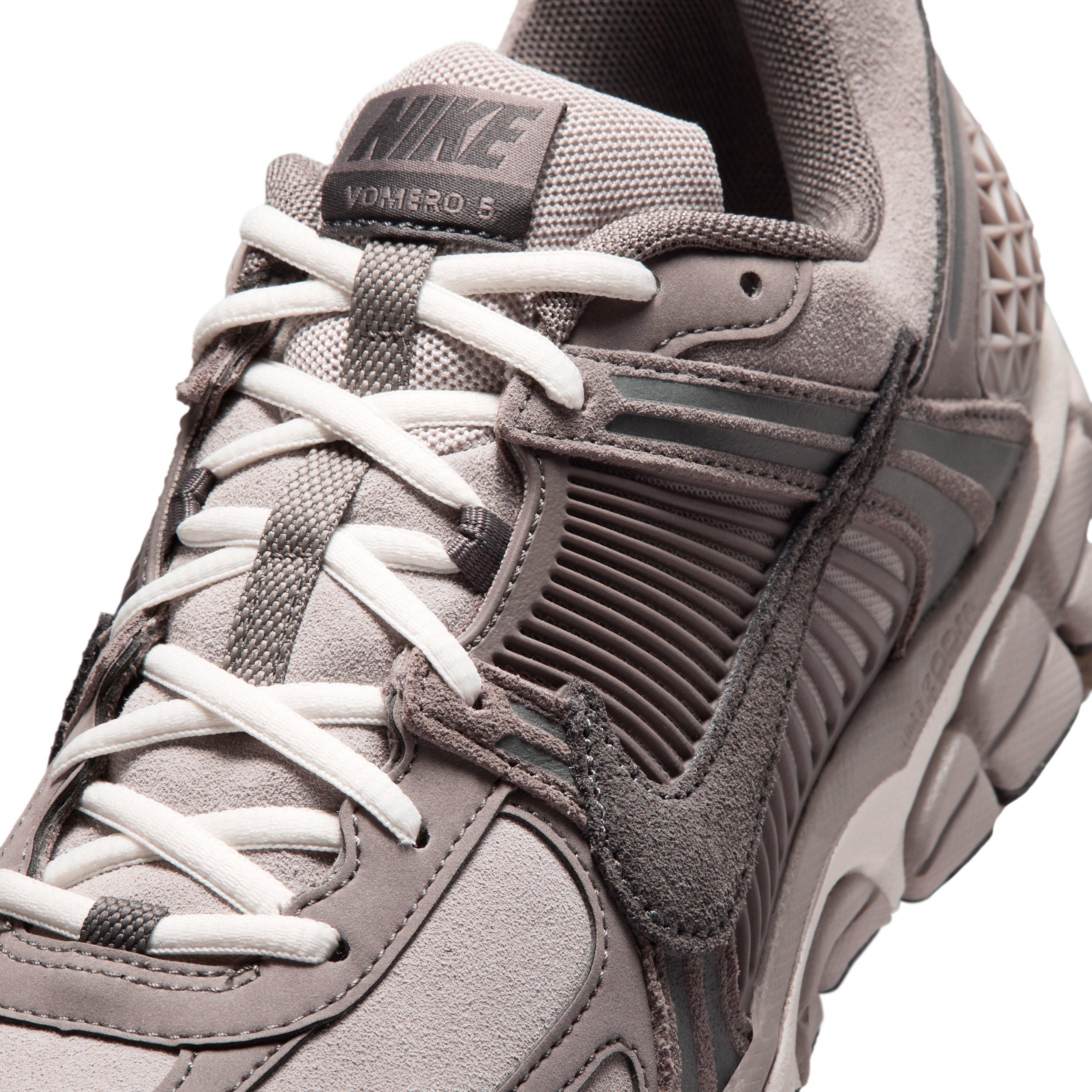 Nike Zoom Vomero 5 SE LOS S "College Grey/Cave Stone/Sail/Medium Ash" Men's Shoe - GREY/STONE/SAIL/MD ASH Thumbnail View 7