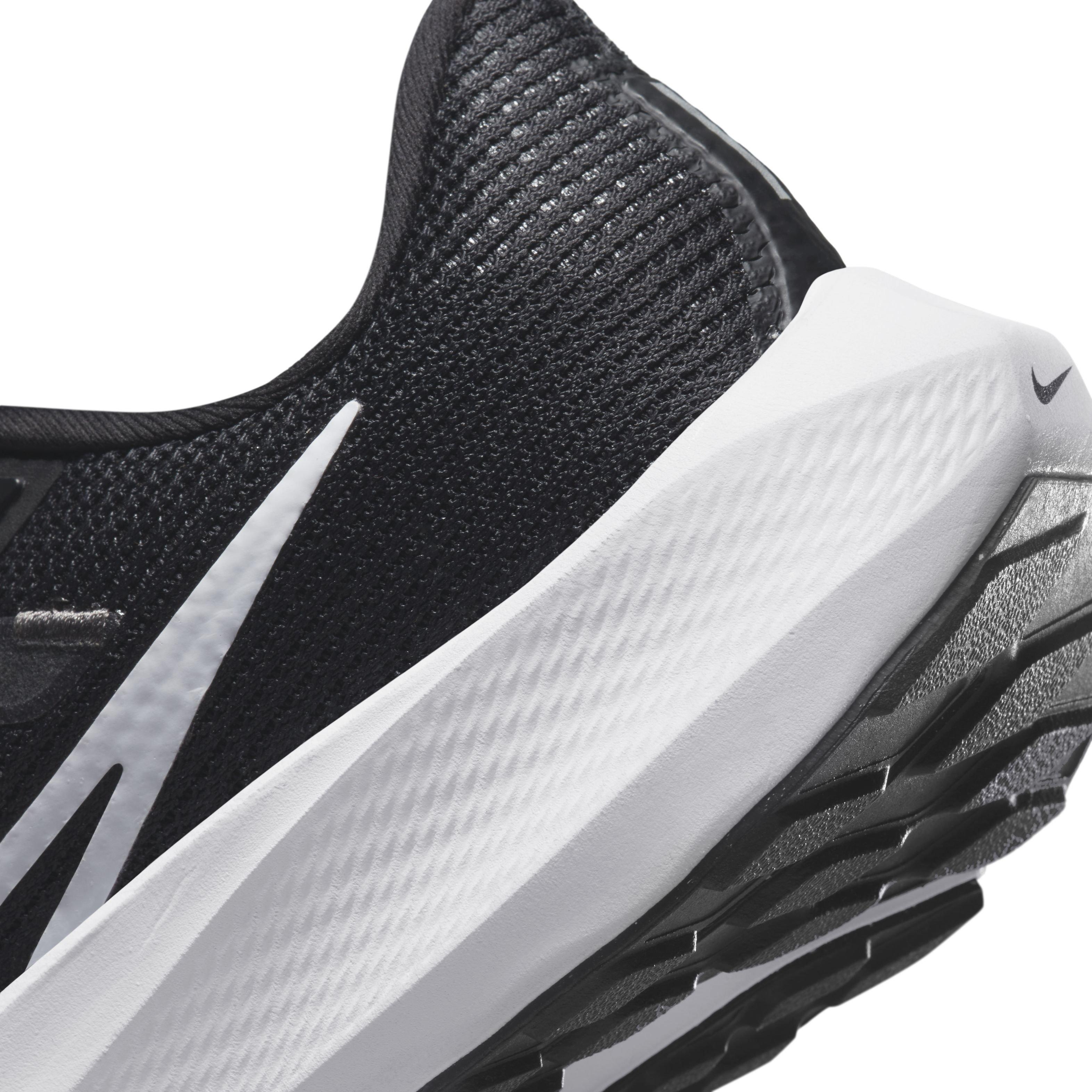 Nike Pegasus 40 "Black/Iron Grey/White" Women's Road Running Shoe - BLACK/GREY/WHITE Thumbnail View 8
