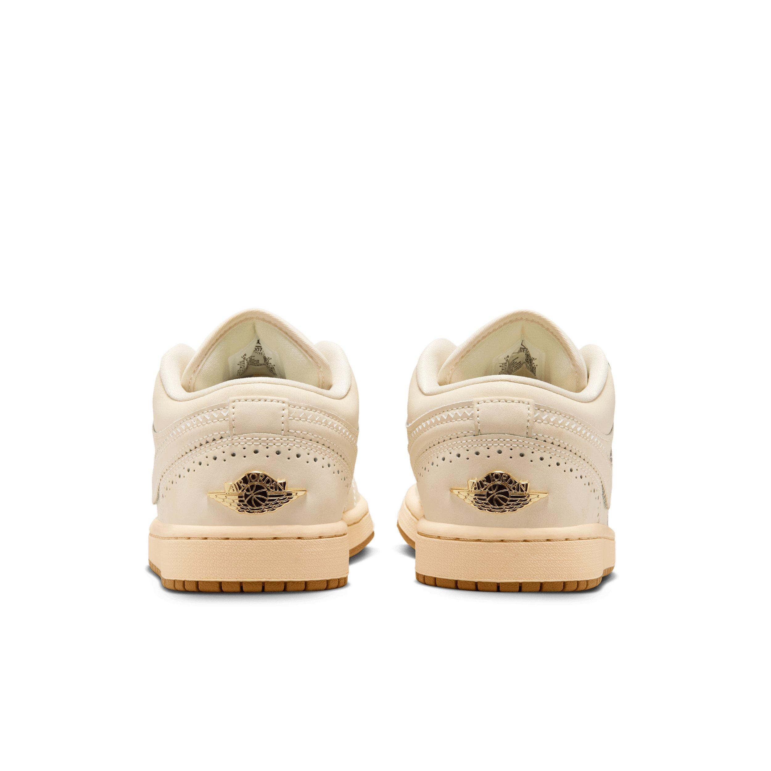 Jordan 1 Low SE "Chalk/Metallic Gold/Pearl White/Chalk" Women's Shoe - CHALK/GOLD/WHITE/CHALK Thumbnail View 5