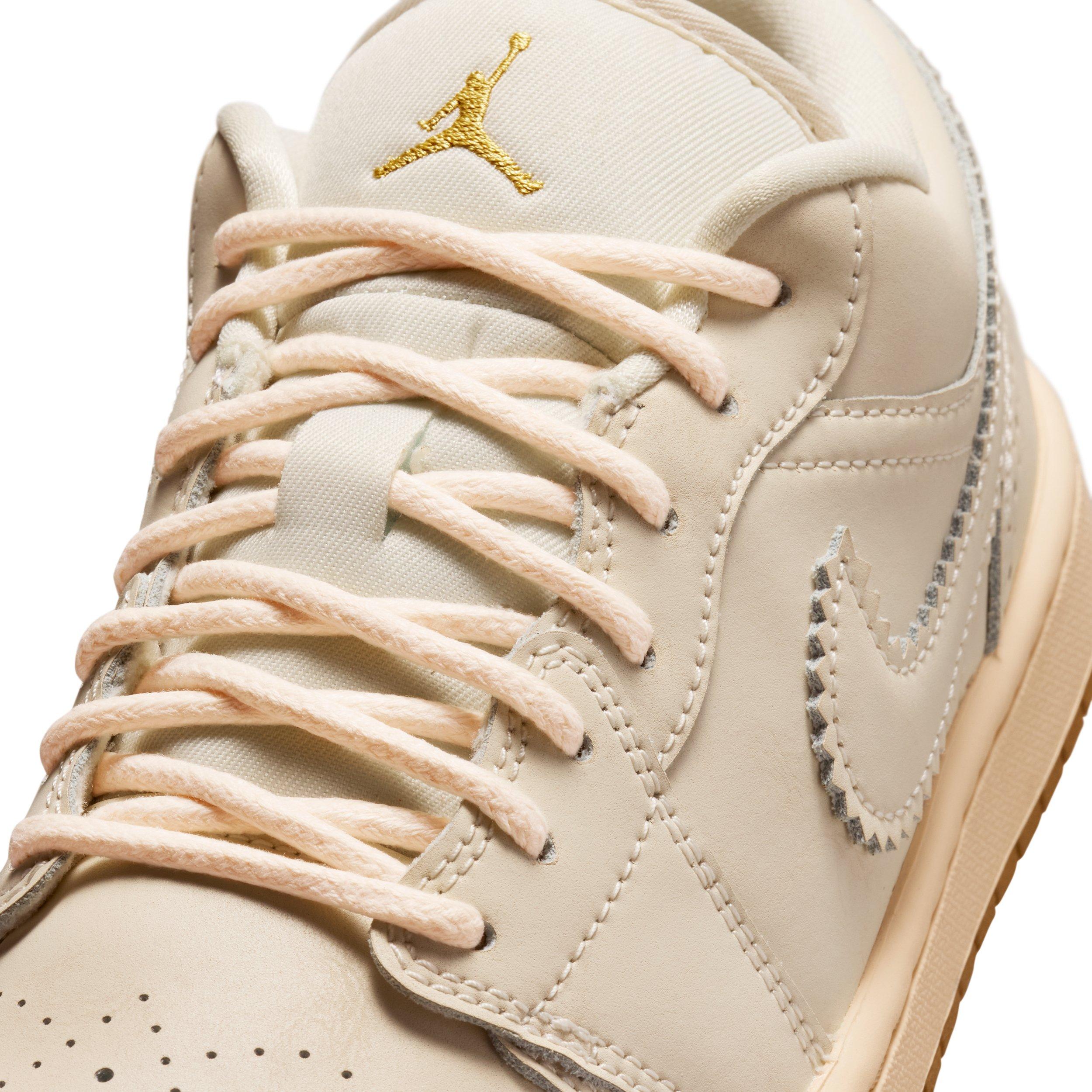 Jordan 1 Low SE "Chalk/Metallic Gold/Pearl White/Chalk" Women's Shoe - CHALK/GOLD/WHITE/CHALK Thumbnail View 7