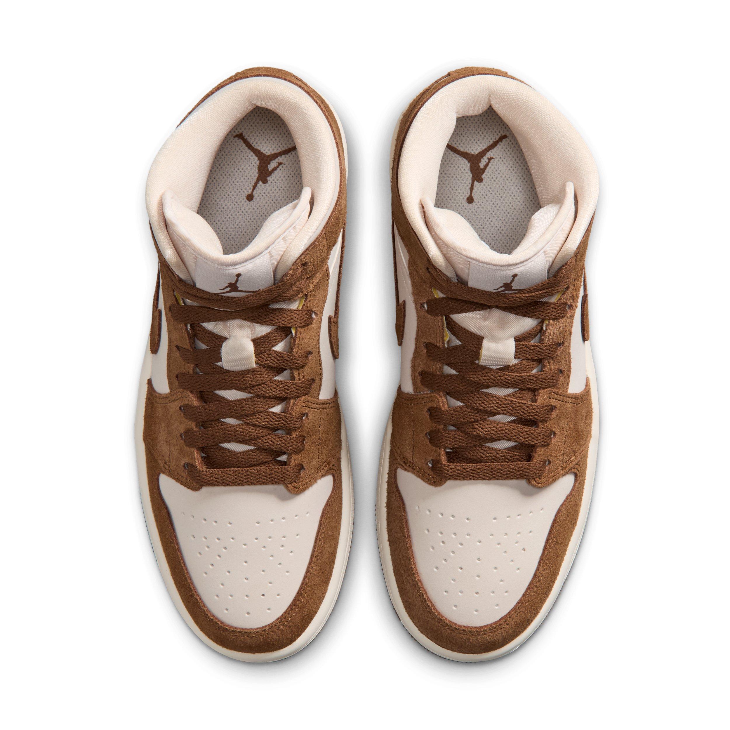 Jordan 1 Mid "Light British Tan/Chalk" Women's Shoe - LT TAN/CHALK Thumbnail View 4