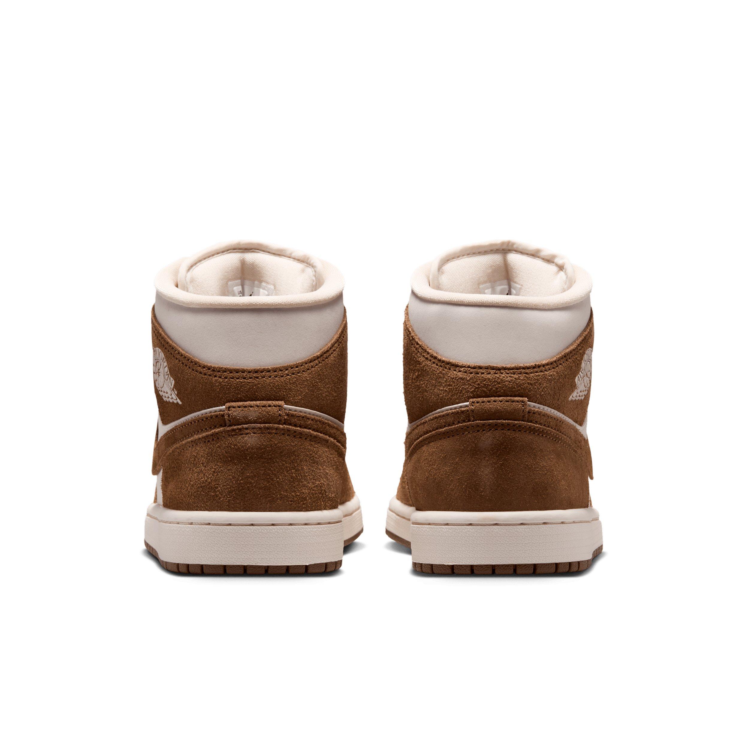 Jordan 1 Mid "Light British Tan/Chalk" Women's Shoe - LT TAN/CHALK Thumbnail View 5