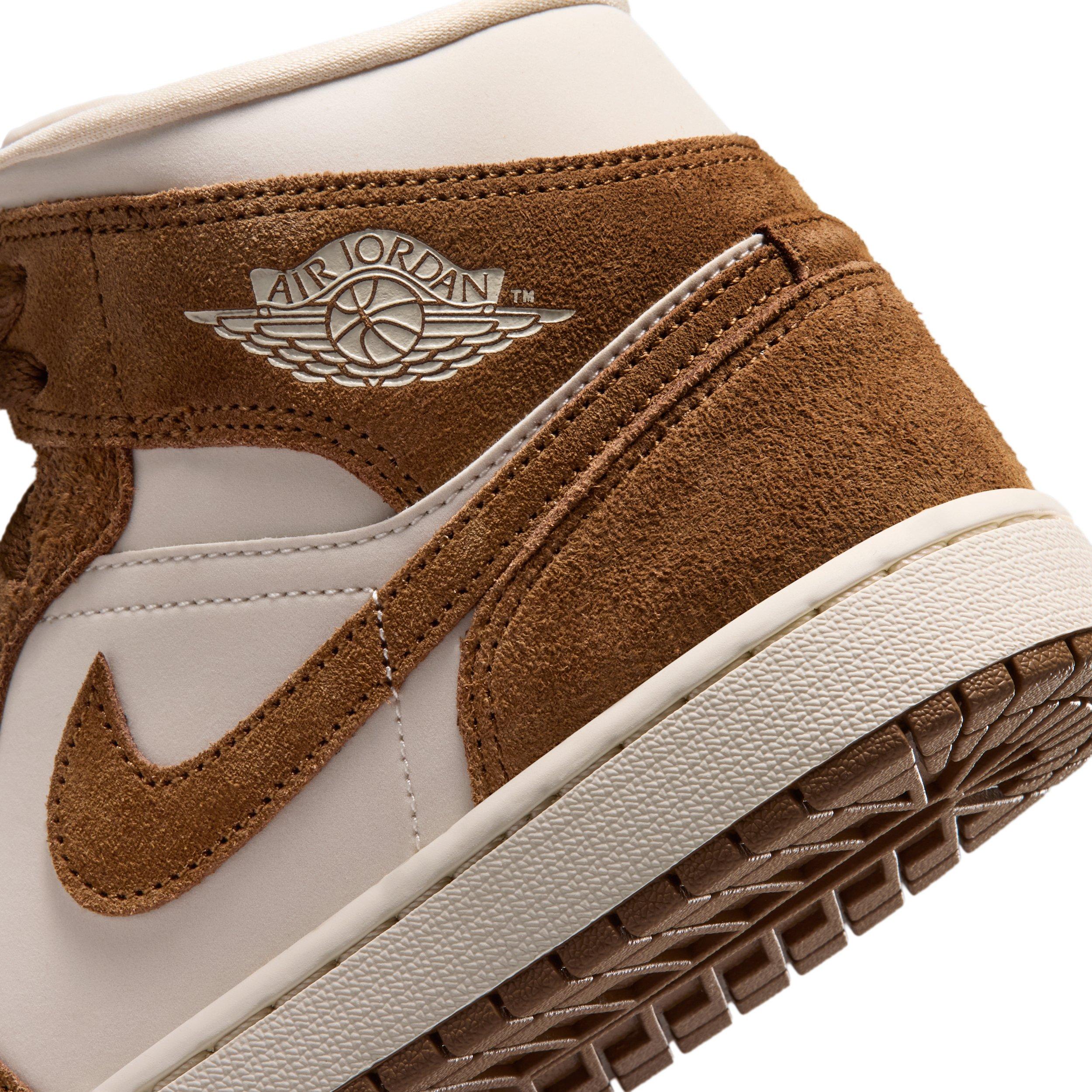 Jordan 1 Mid "Light British Tan/Chalk" Women's Shoe - LT TAN/CHALK Thumbnail View 8