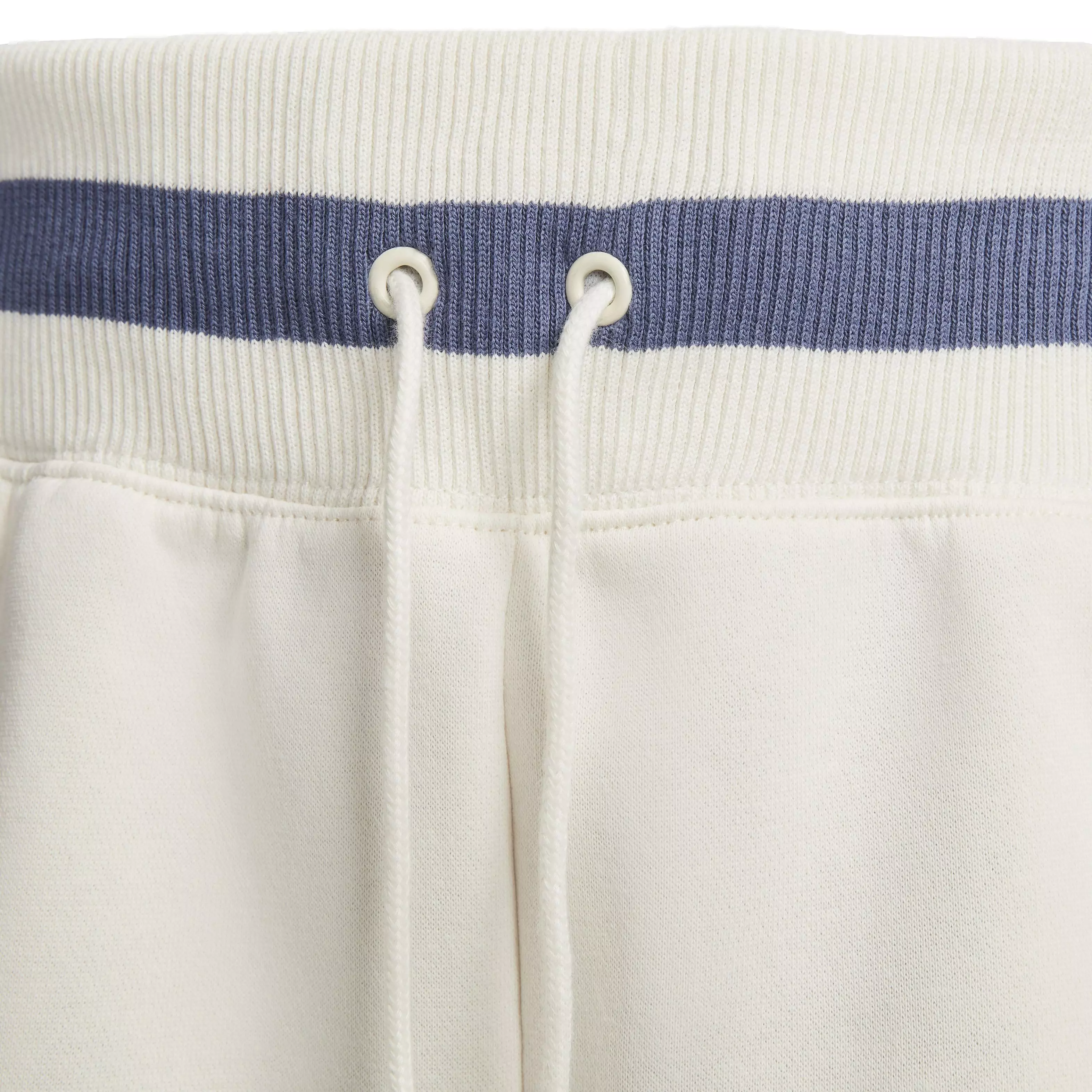 Nike Women's Sportswear High-Waisted Phoenix Fleece Campus Shorts - RED