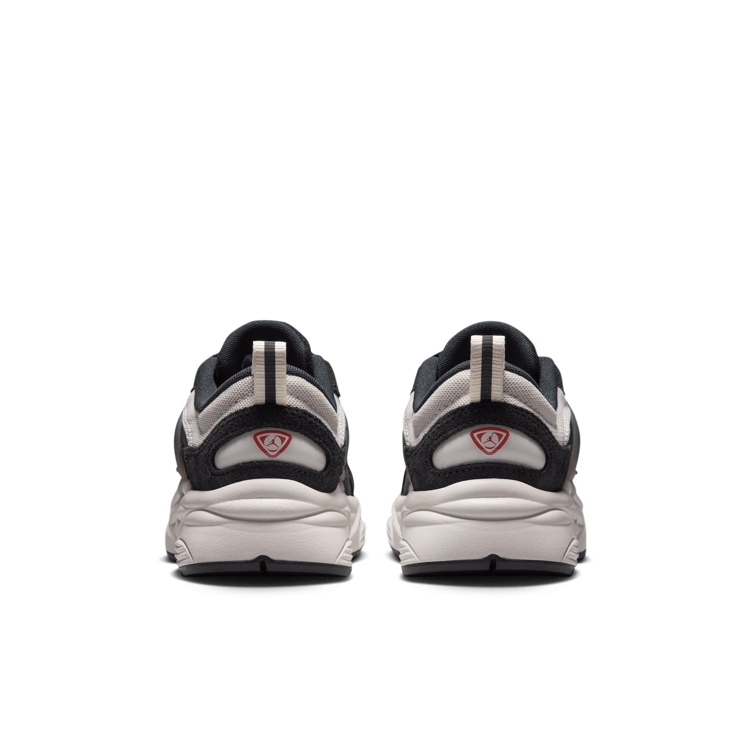 Jordan Trunner O/S Grade School Boys' "Off Noir/Phantom/Old Royal/University Red" Shoe