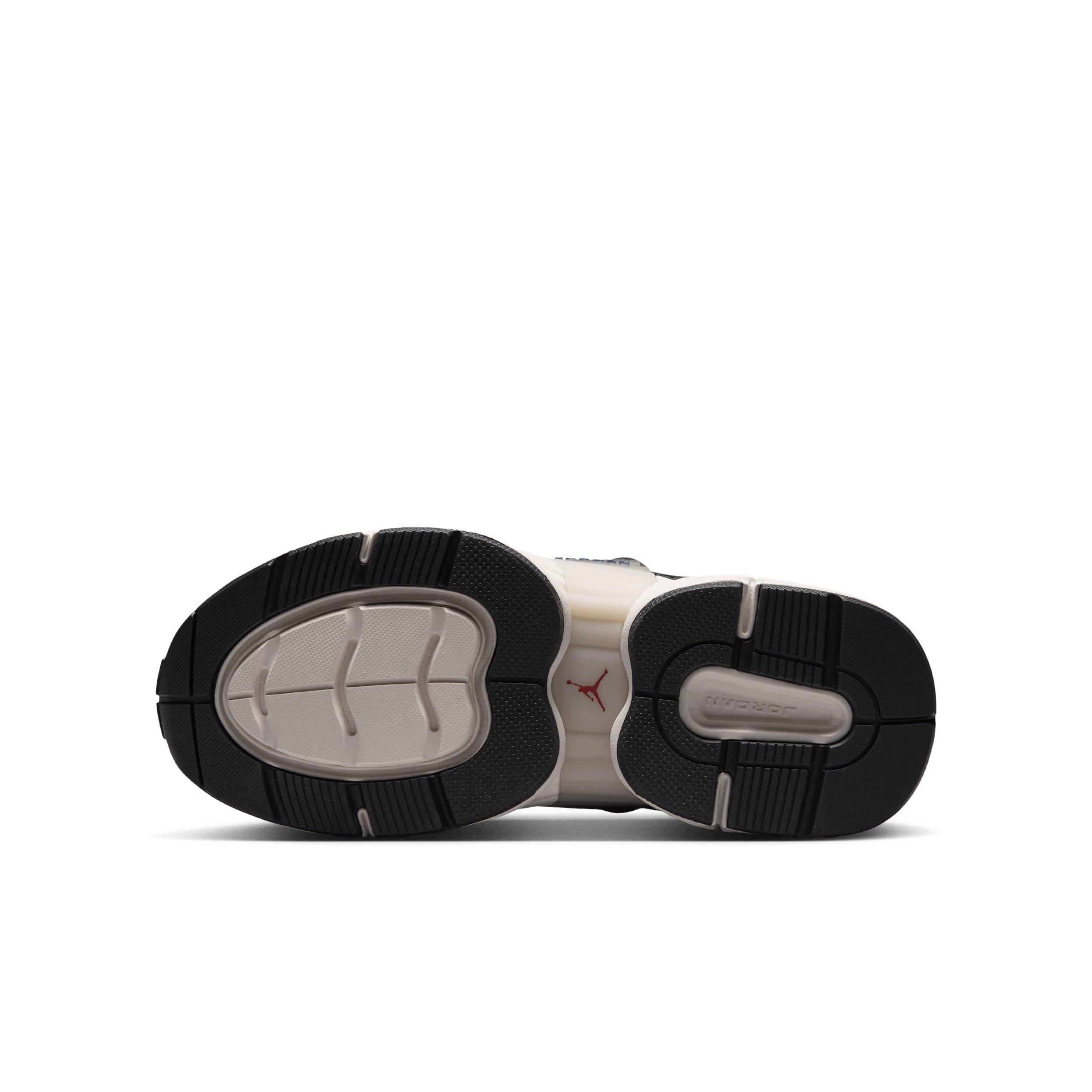 Jordan Trunner O/S Grade School Boys' "Off Noir/Phantom/Old Royal/University Red" Shoe
