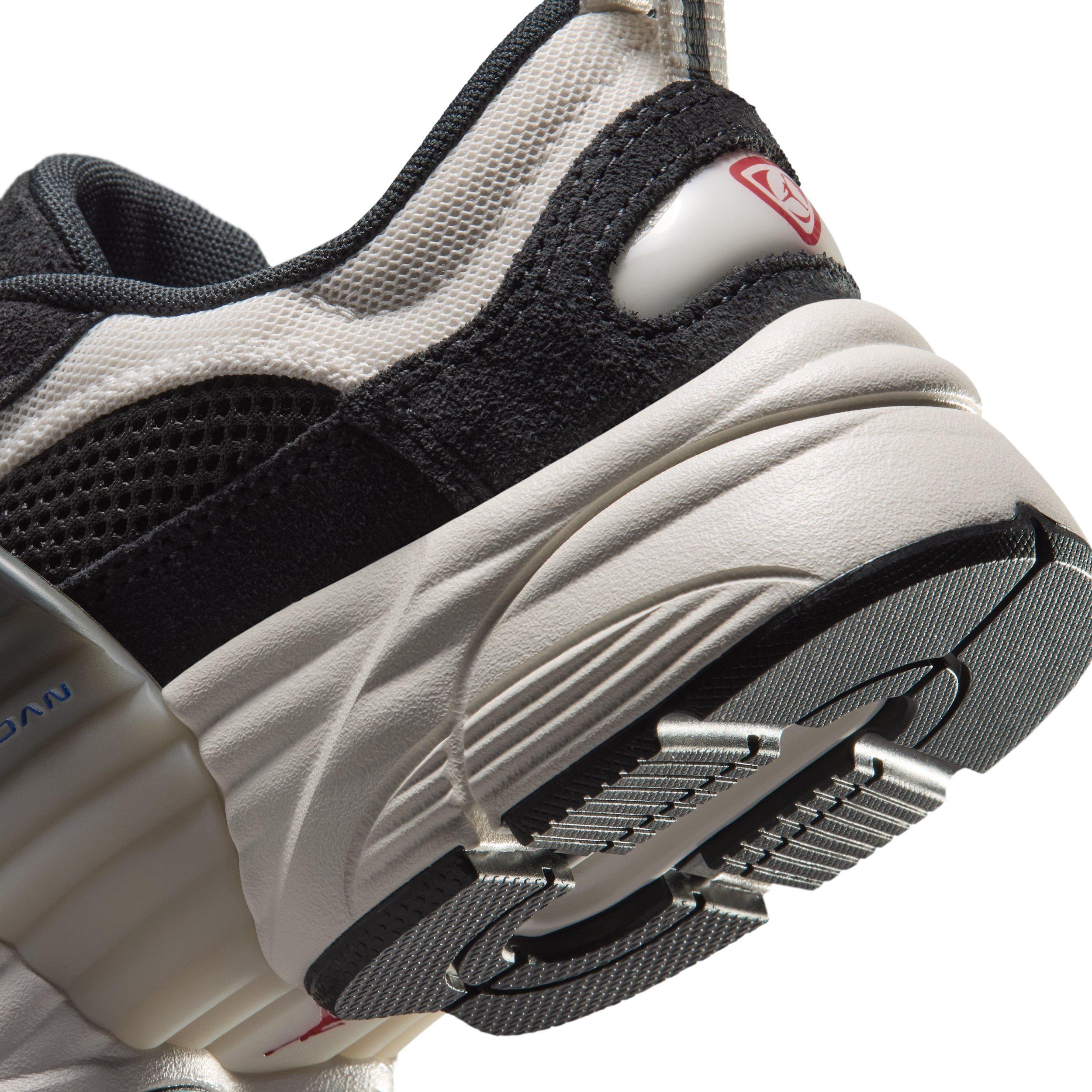 Jordan Trunner O/S Grade School Boys' "Off Noir/Phantom/Old Royal/University Red" Shoe