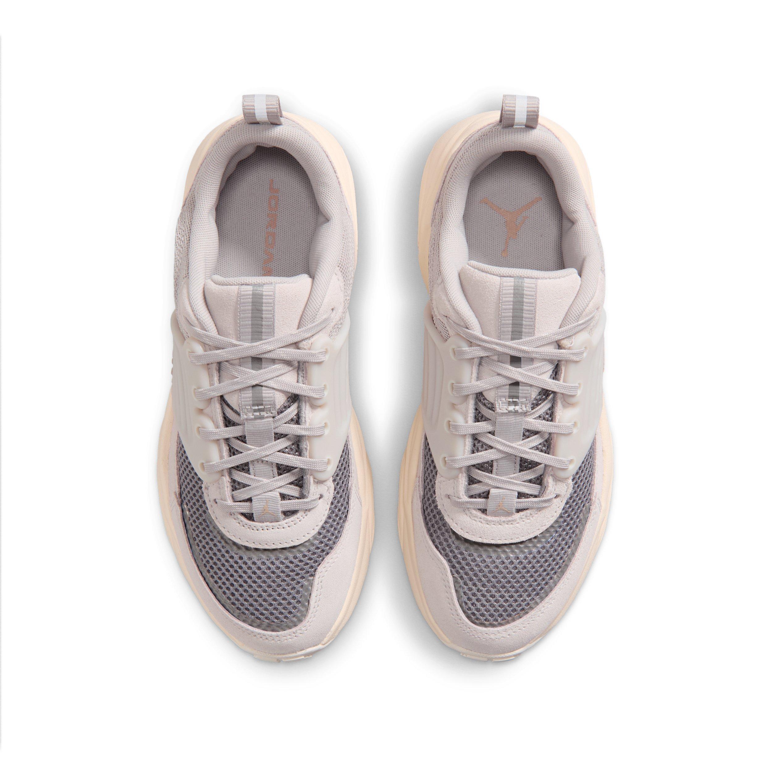 Jordan Trunner O/S "Light Iron Ore/Smoke Grey/Chalk/Legend Medium Brown" Grade School Boys' Shoe - LT IRON/GREY/CHALK/MD BROWN Thumbnail View 4