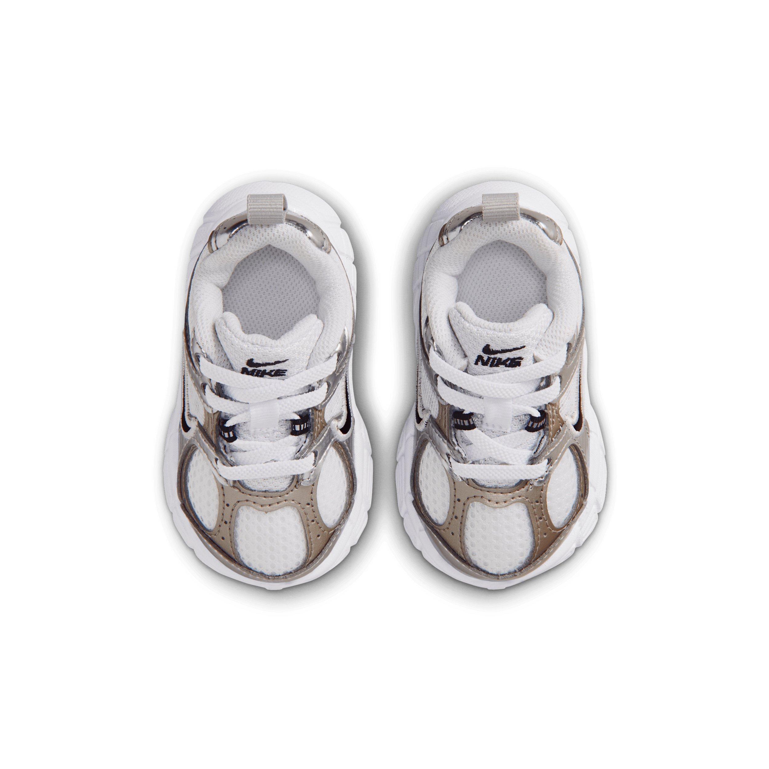 Nike V5 RNR "White/Vast Grey/College Grey/Black" Infant Boys' Shoe - WHITE/GREY/GREY/BLACK Thumbnail View 4