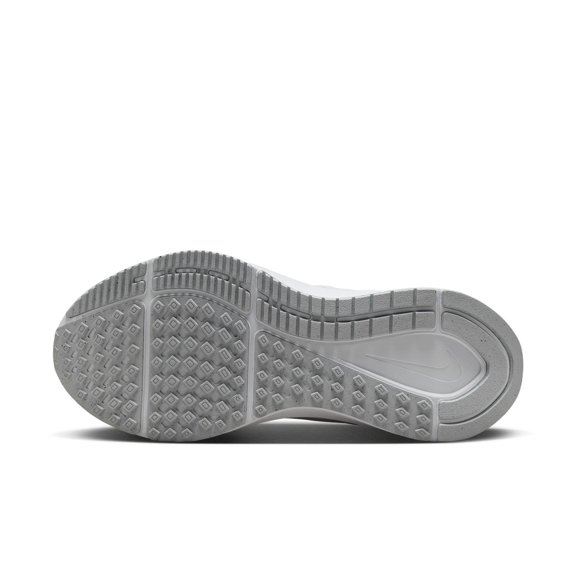 Nike Structure 25 