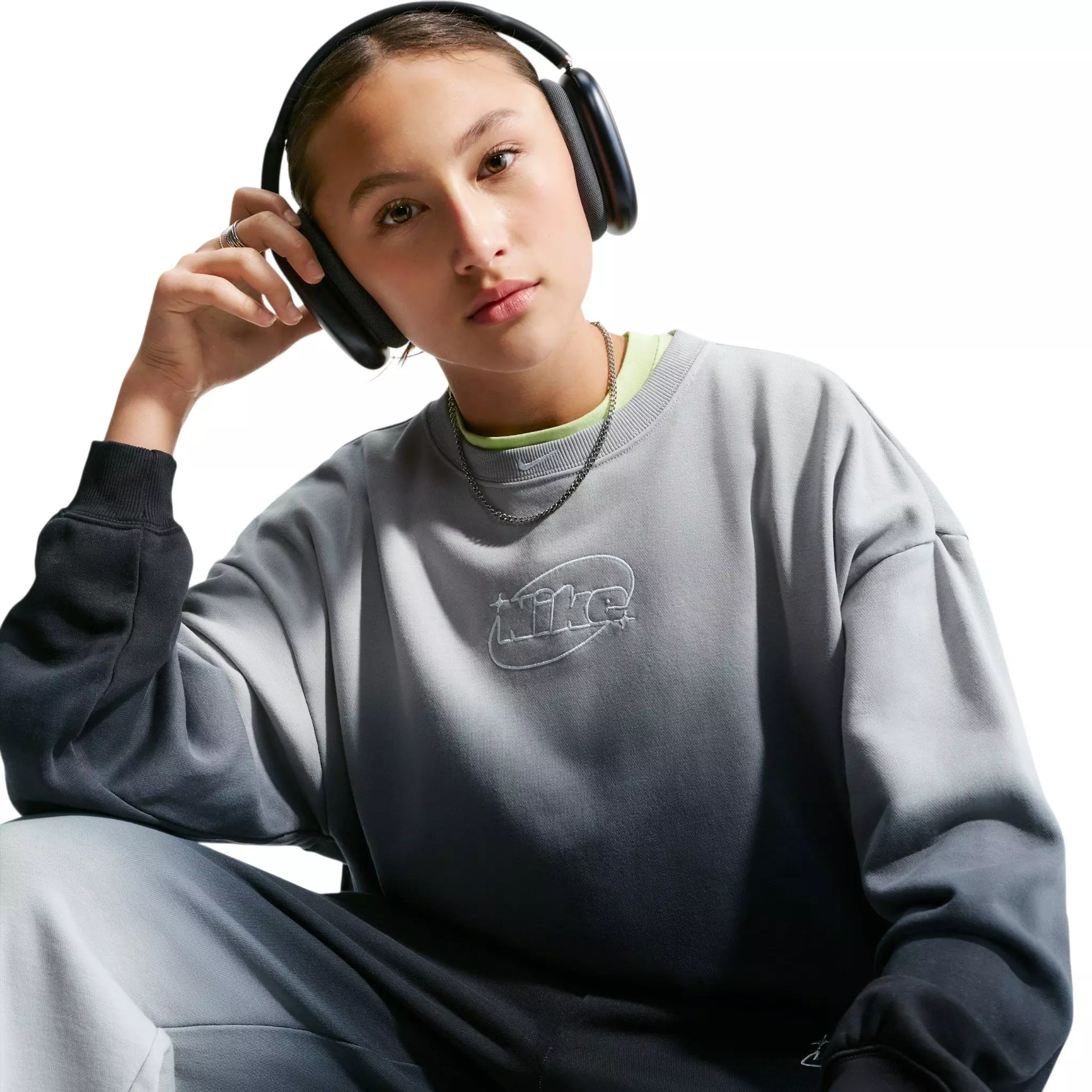 Nike Big Girls' Studio Fleece Lightweight Oversized Graphic Crew - Lt Smoke Grey/Black - LT SMOKE GREY/BLACK