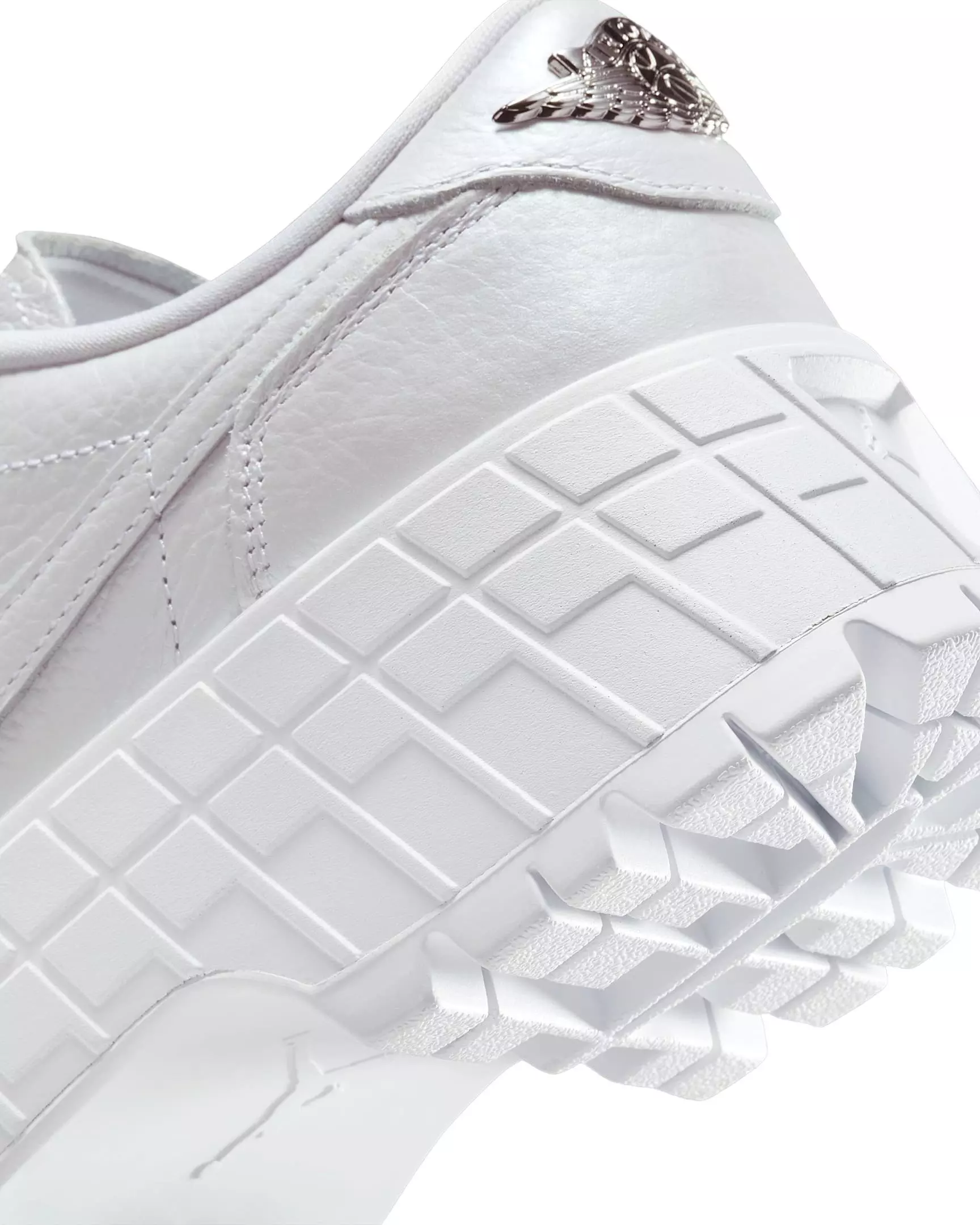 Jordan 1 Brooklyn Low "White/Metallic Silver" Women's Shoe - WHITE/SILVER