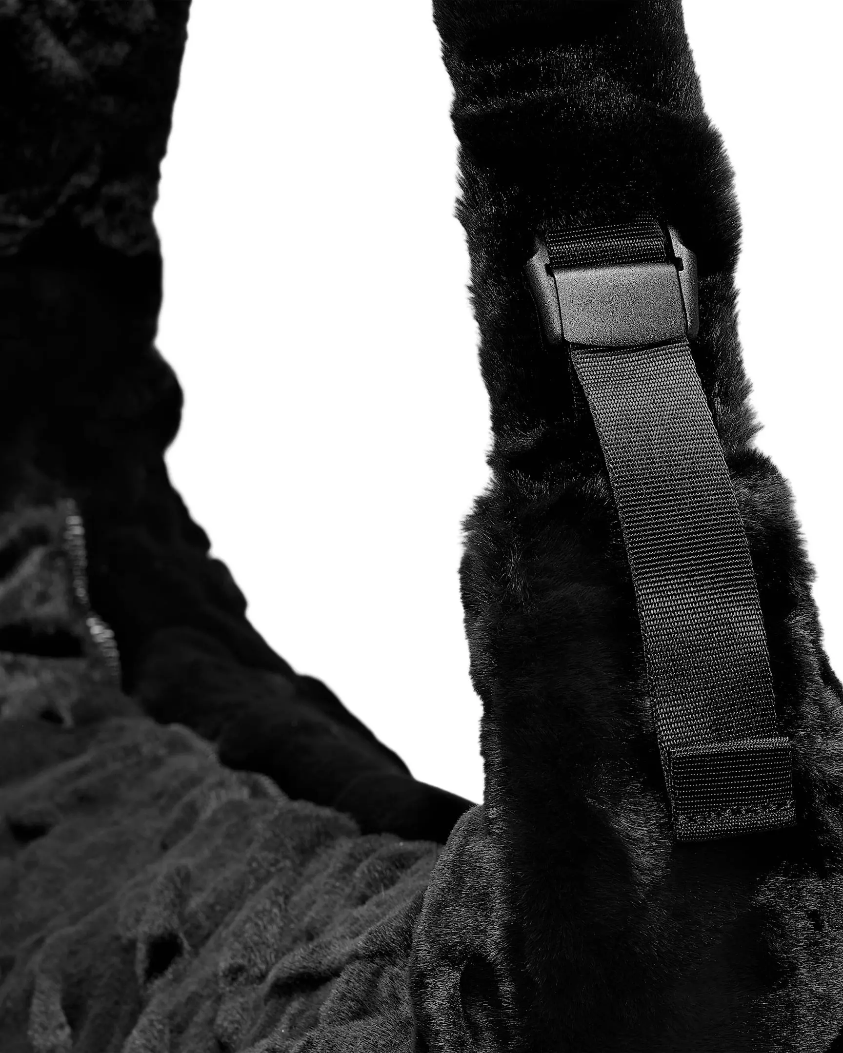 Nike Sportswear Faux Fur Slouchy Bag-Black - BLACK