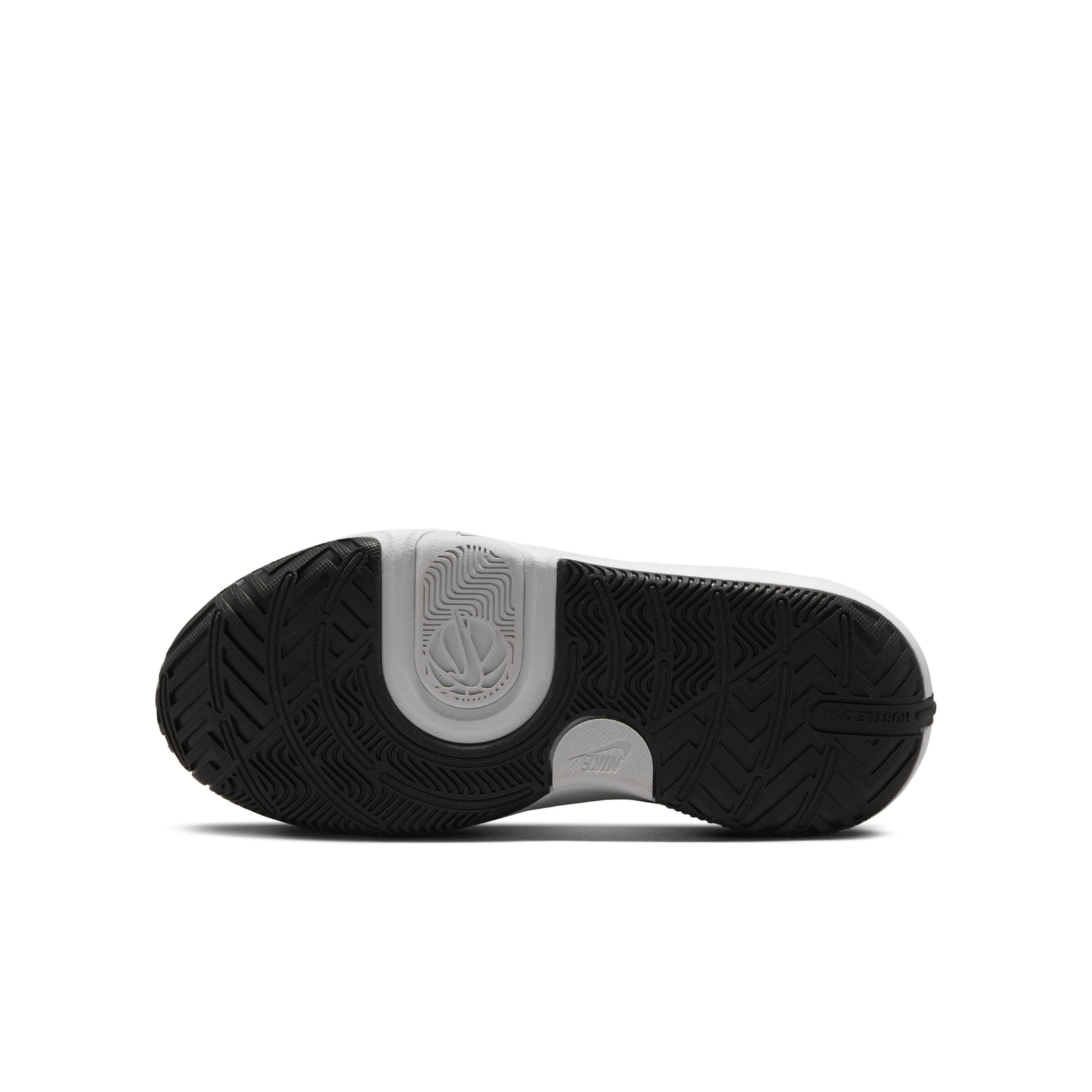 Nike Team Hustle D 11 Grade School Boys' "Black/White" Basketball Shoe