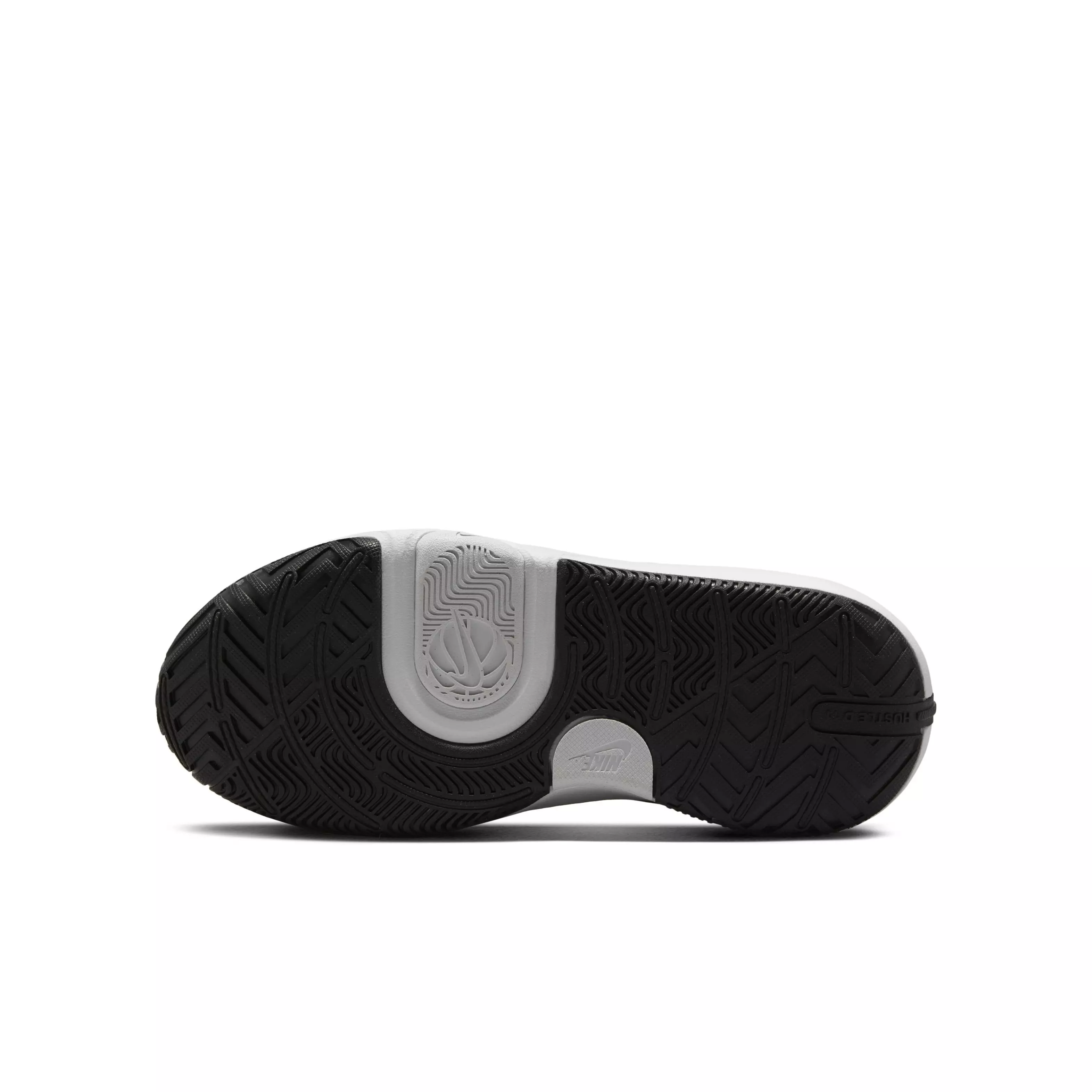 Nike Team Hustle D 11 "Black/White" Grade School Boys' Basketball Shoe - BLACK/WHITE
