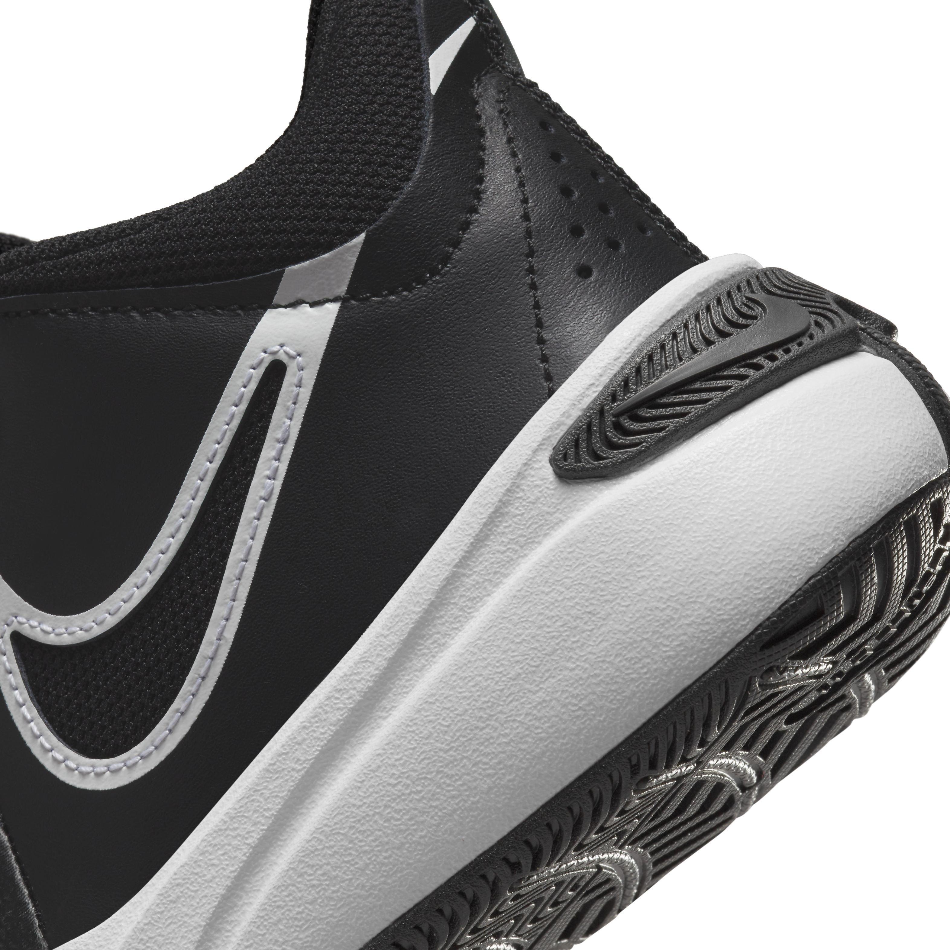 Nike Team Hustle D 11 Grade School Boys' "Black/White" Basketball Shoe