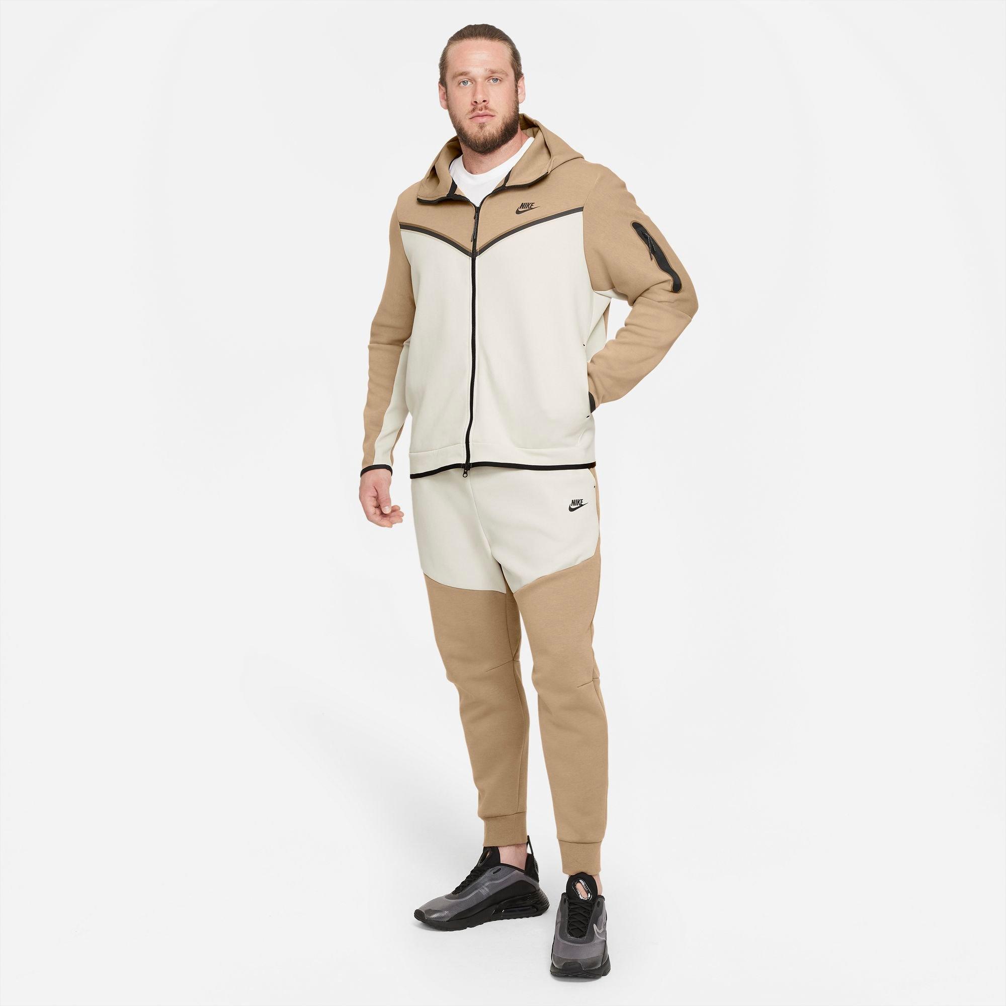 Nike tech jogger online suit