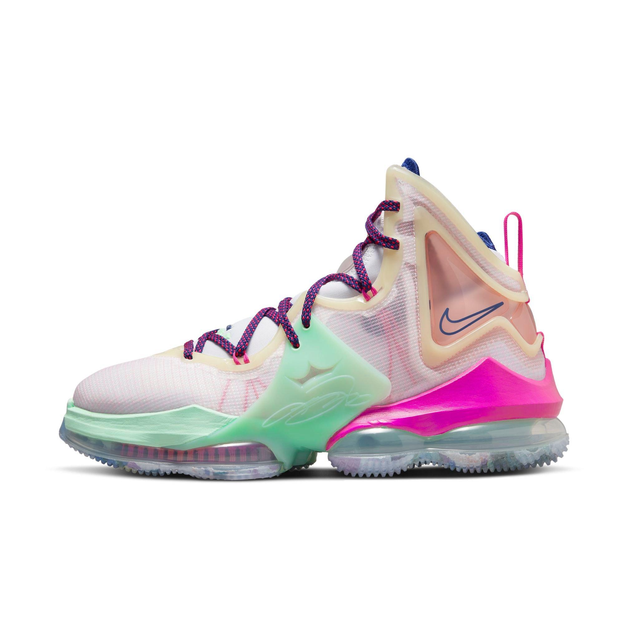 Lebron shoes hibbett sports on sale