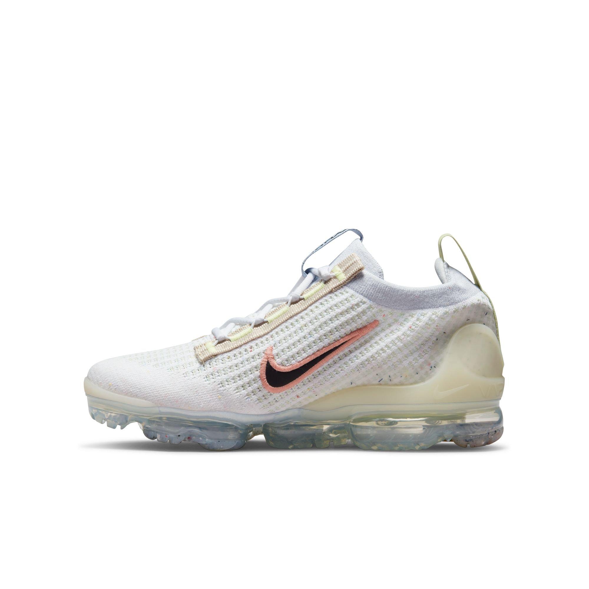 Nike vapormax junior on sale white