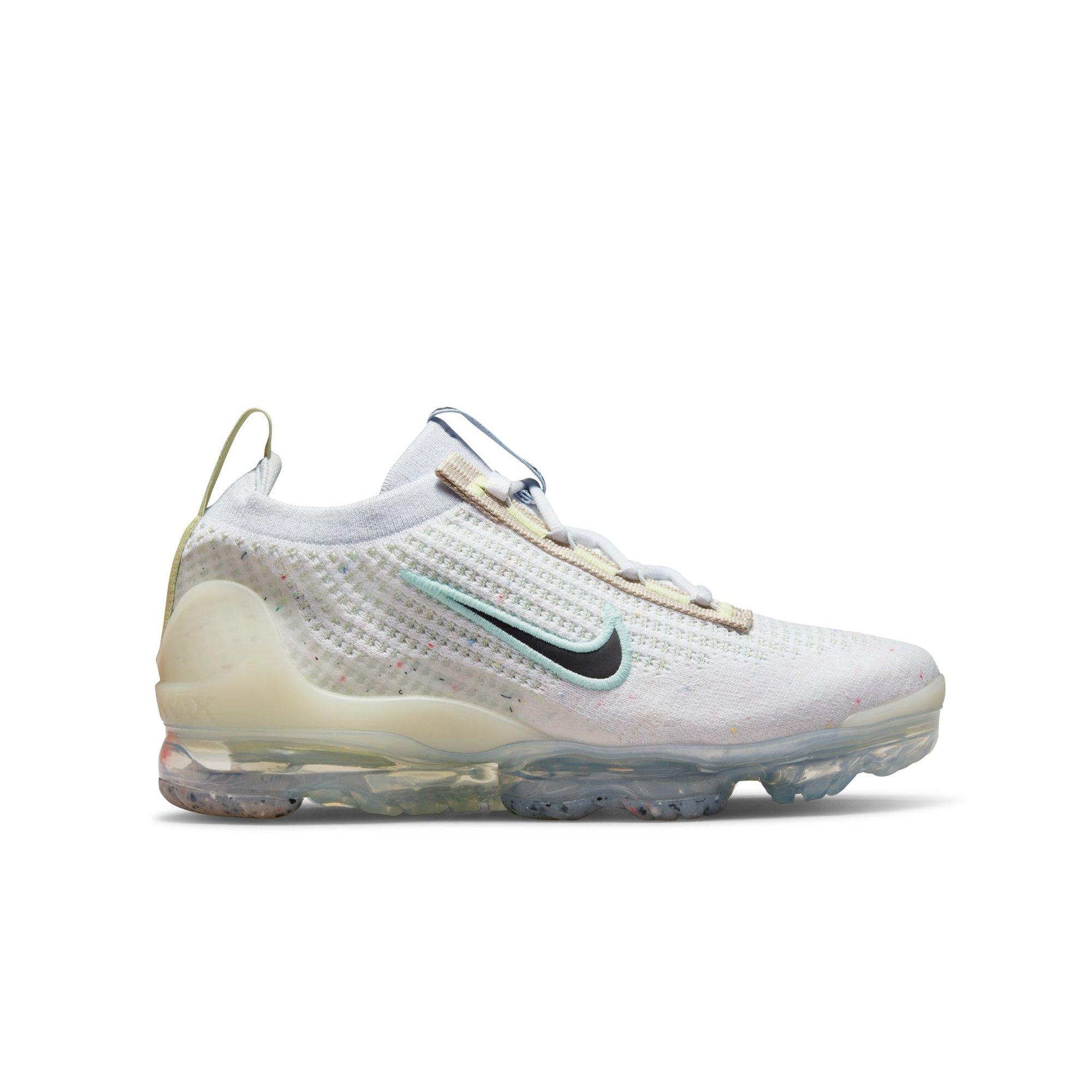 white vapormax youth