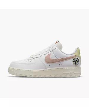 Nike Women's Air Force 1 '07 SE Shoes