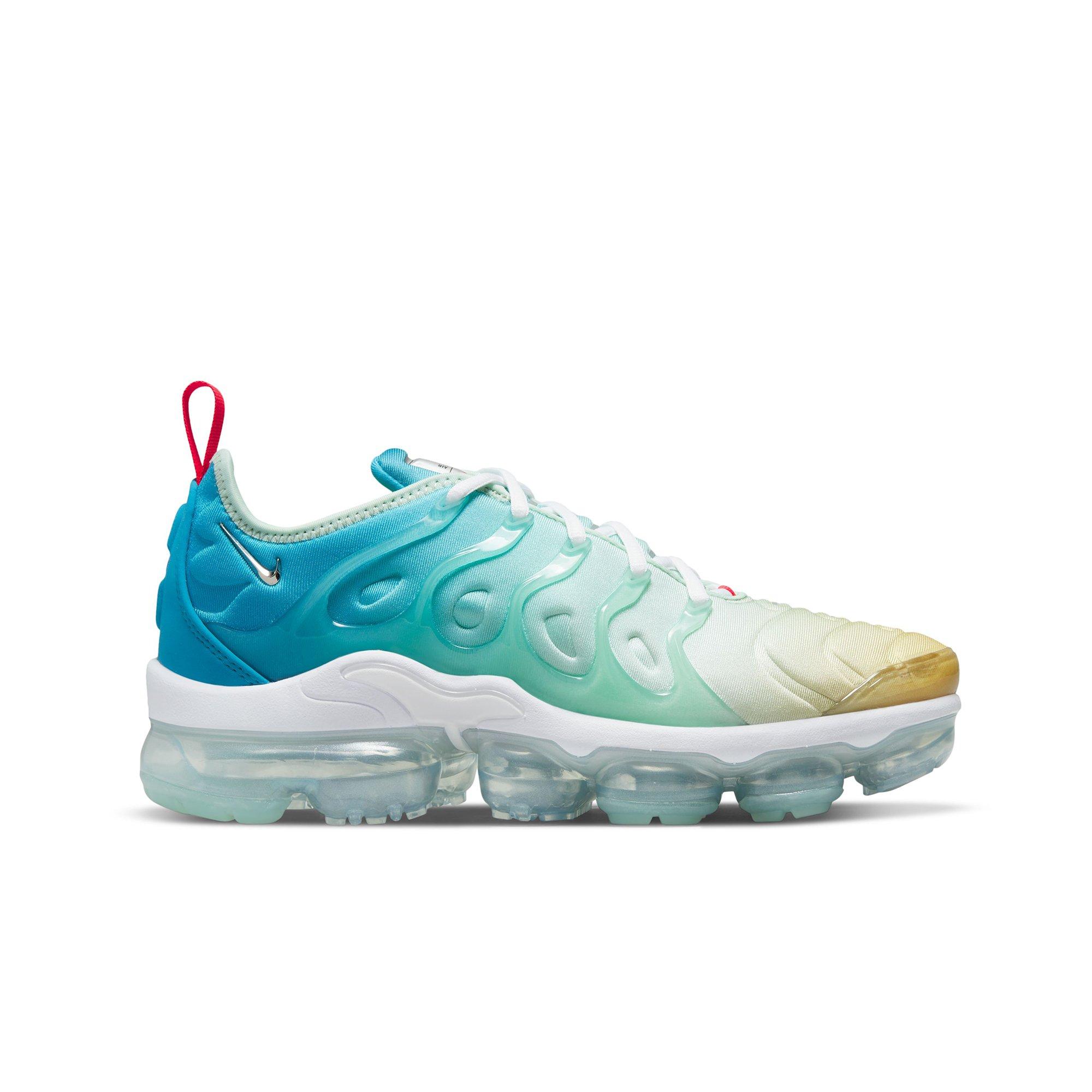 vapormax plus flyknit women's