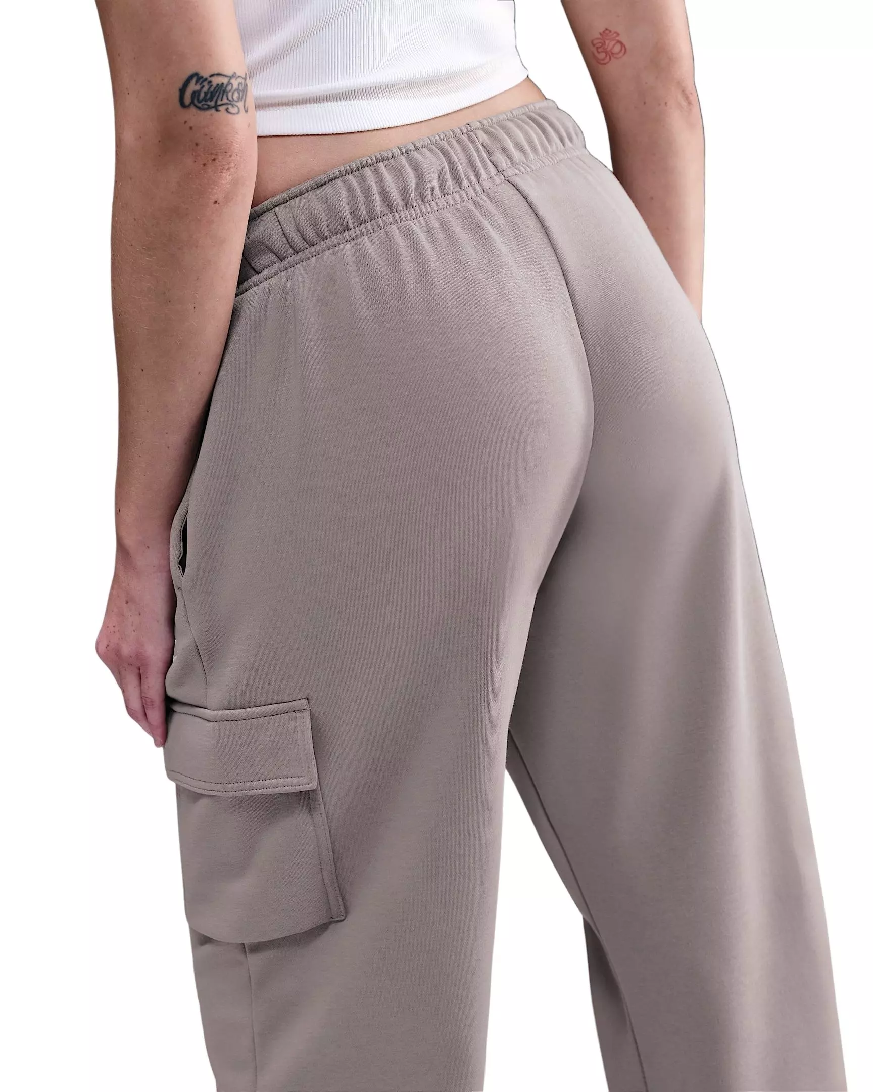 Nike Women's Sportswear Club Fleece Mid-Rise Oversized Cargo Sweatpants - Light Brown - LIGHT BROWN