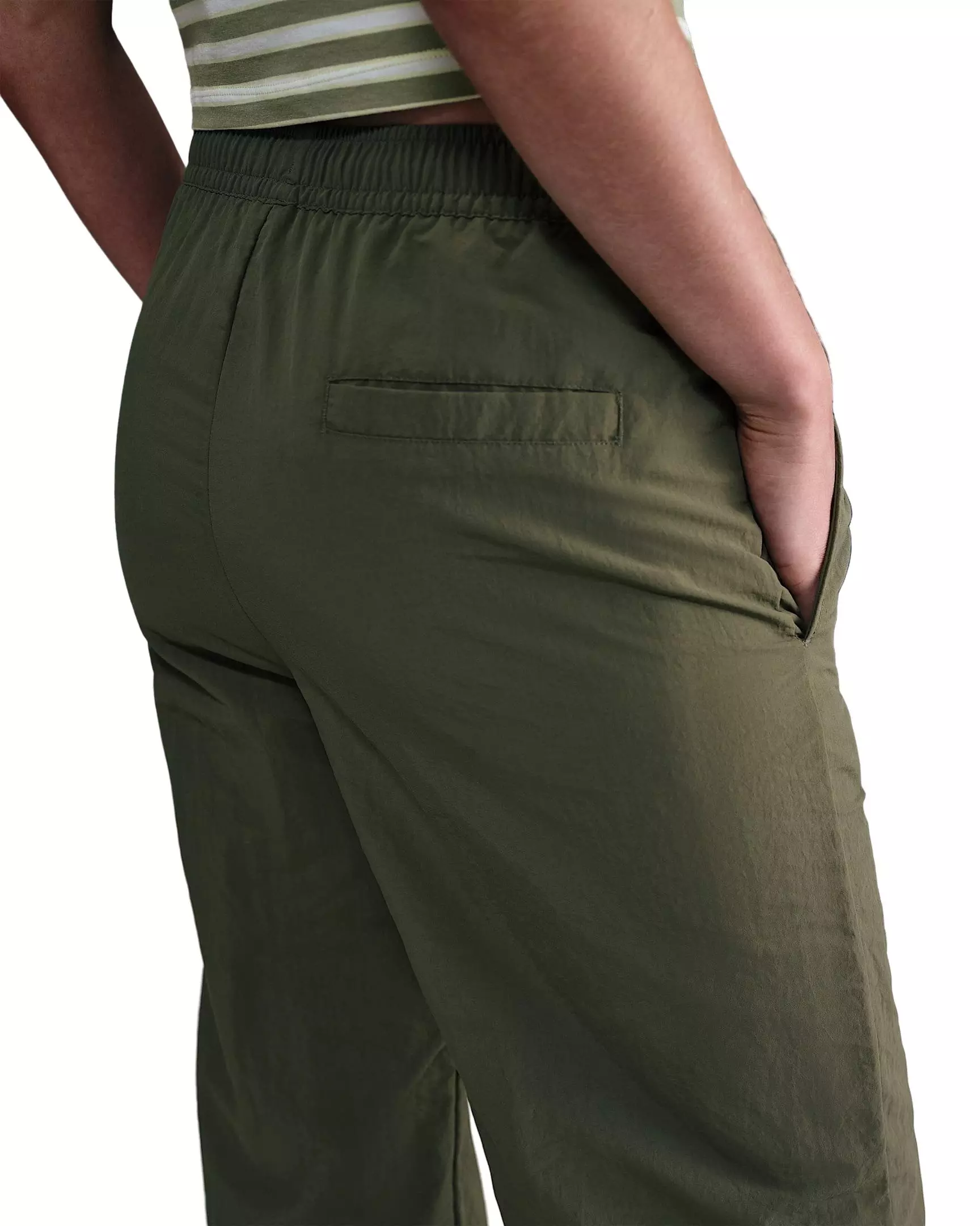 Nike Women's Sportswear Everything Wovens Mid-Rise Open-Hem Pants - Green - GREEN