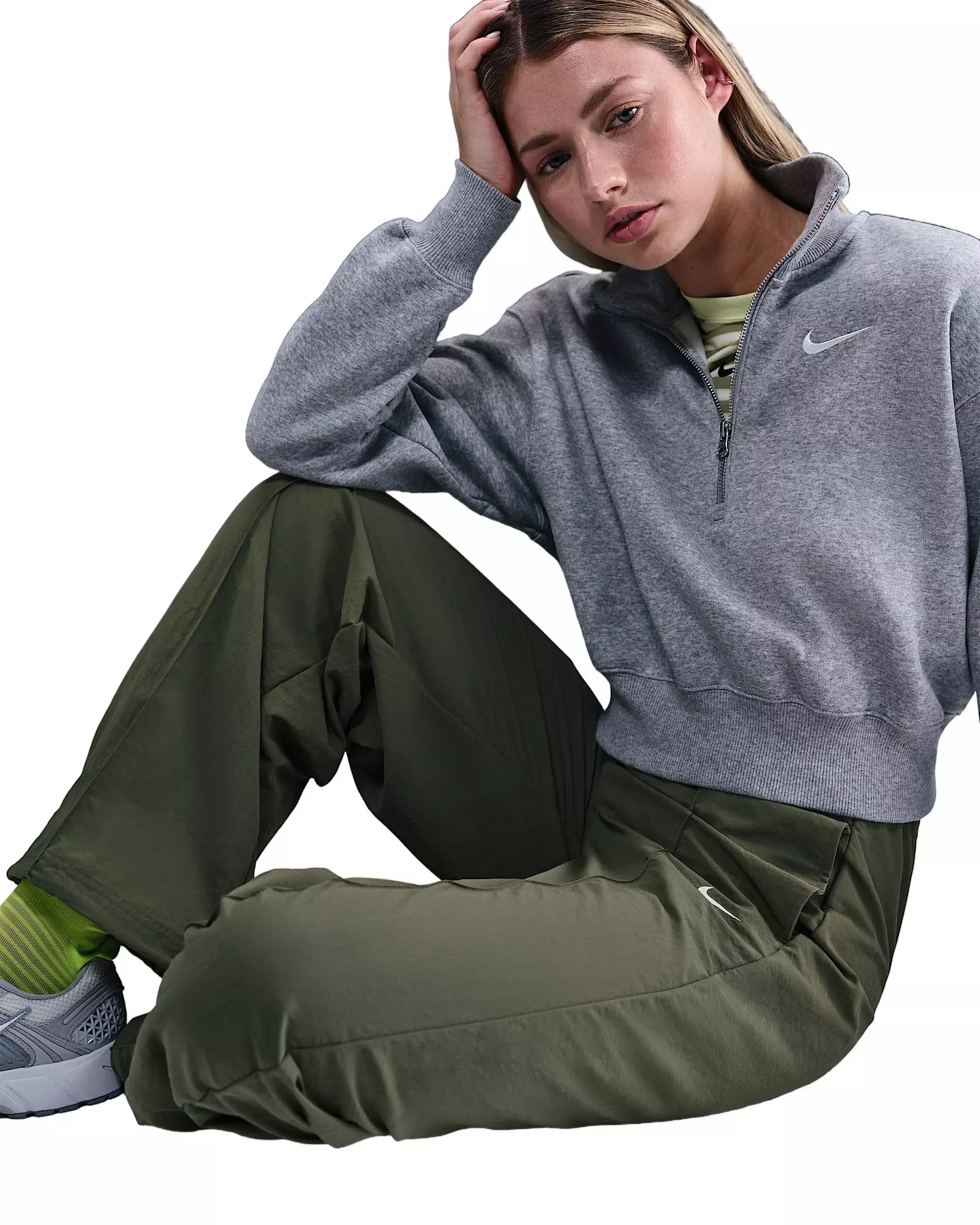 Nike Women's Sportswear Everything Wovens Mid-Rise Open-Hem Pants - Green - GREEN