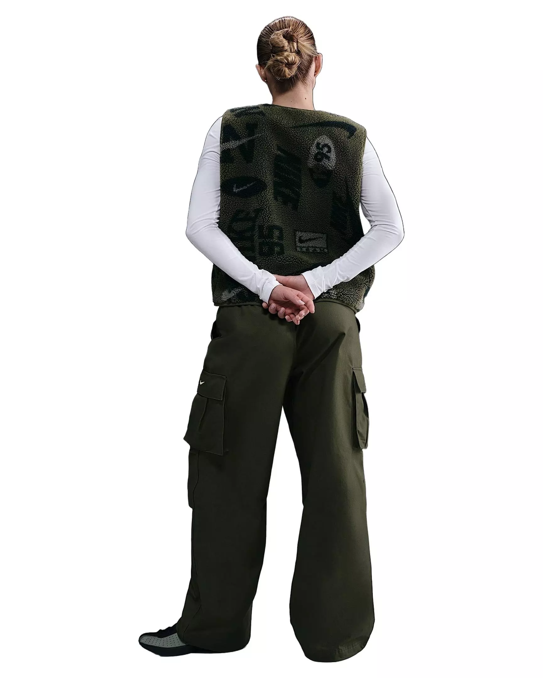 Nike Women's Sportswear Mid-Rise Oversized Woven Cargo Pants - Green - GREEN