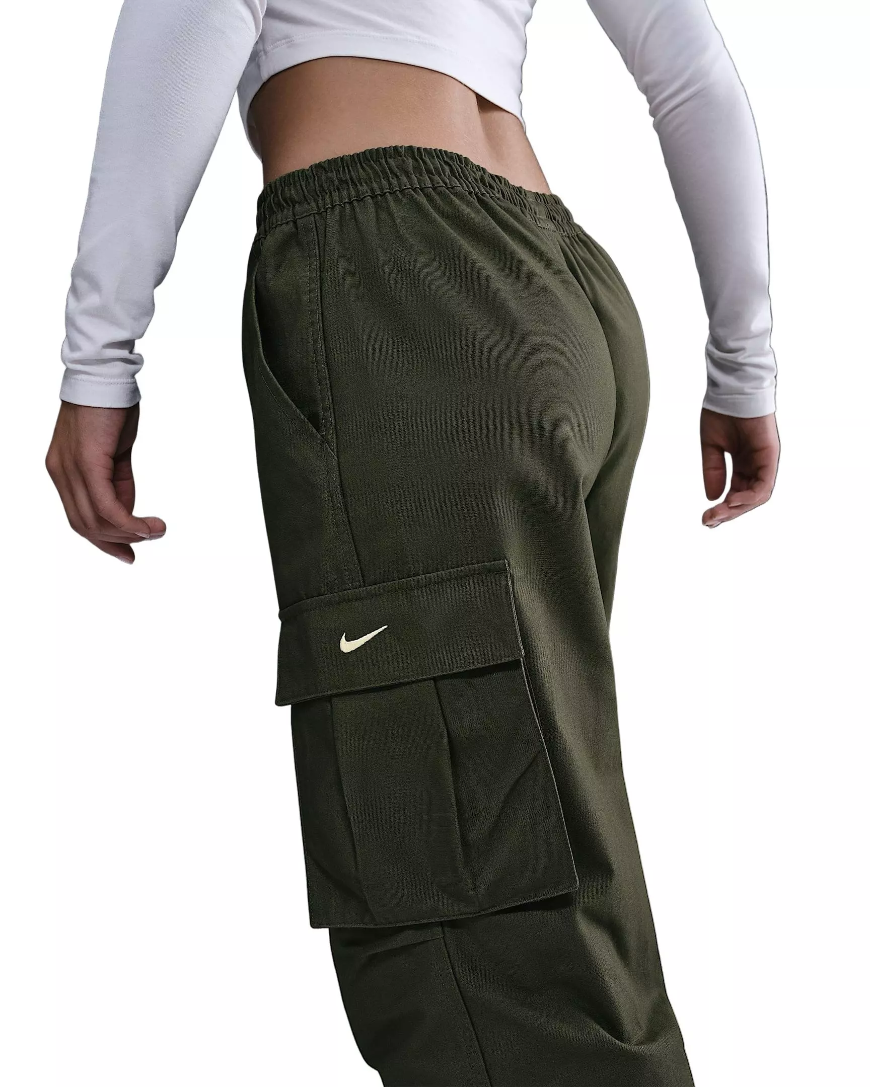 Nike Women's Sportswear Mid-Rise Oversized Woven Cargo Pants - Green - GREEN