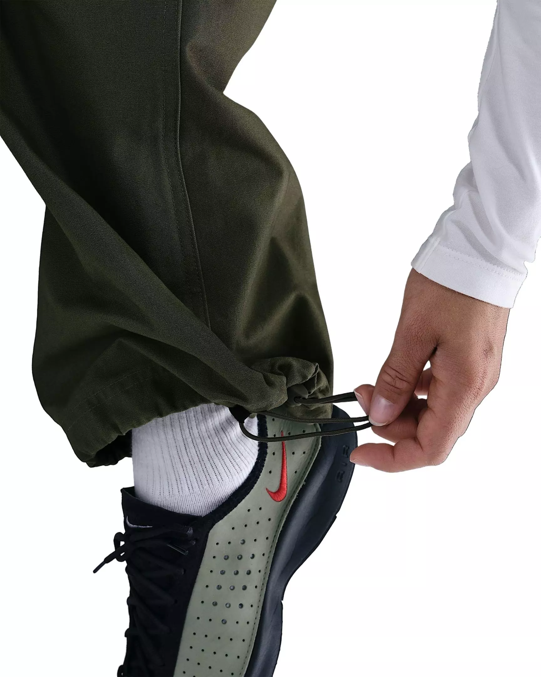 Nike Women's Sportswear Mid-Rise Oversized Woven Cargo Pants - Green - GREEN