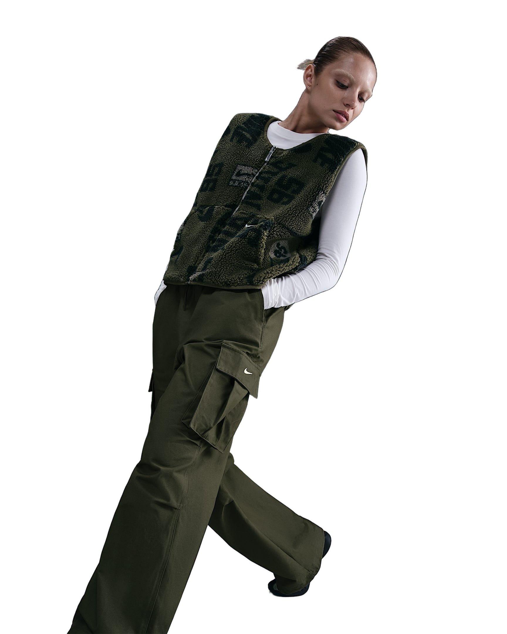 Nike Women's Sportswear Mid-Rise Oversized Woven Cargo Pants - Green - GREEN Thumbnail View 6
