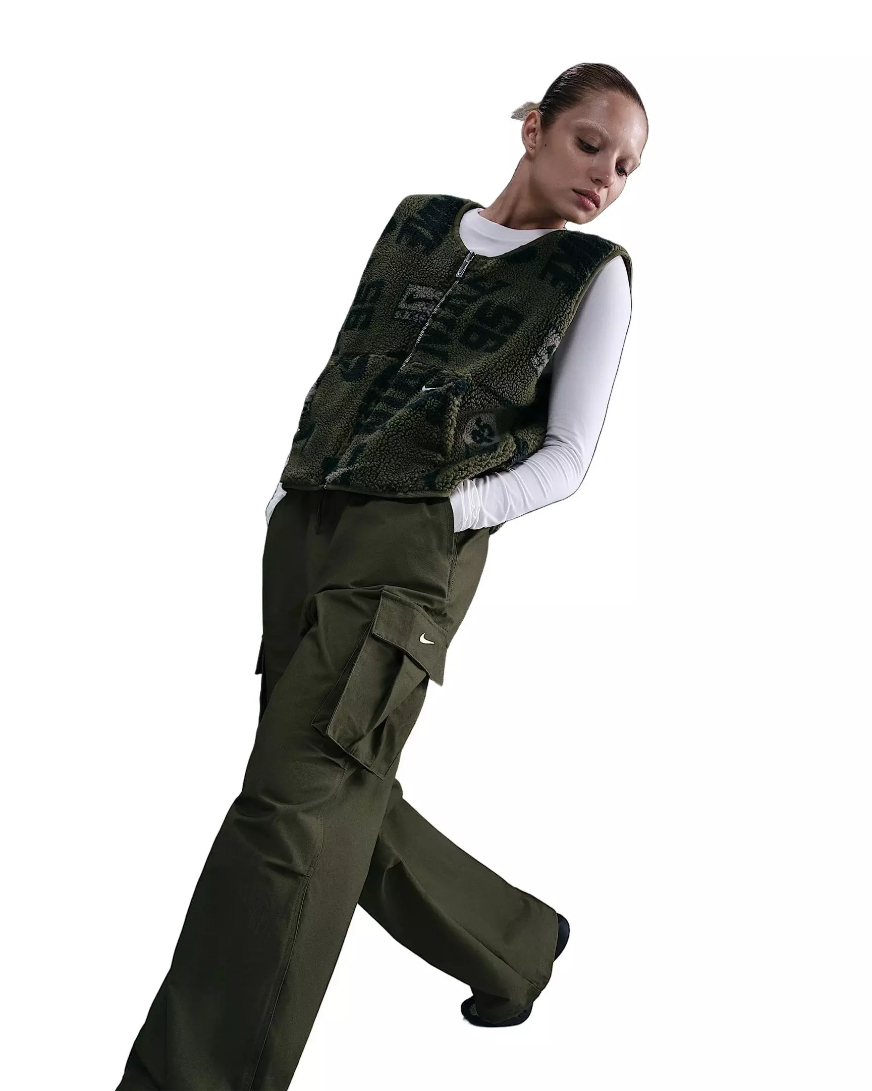Nike Women's Sportswear Mid-Rise Oversized Woven Cargo Pants - Green - GREEN