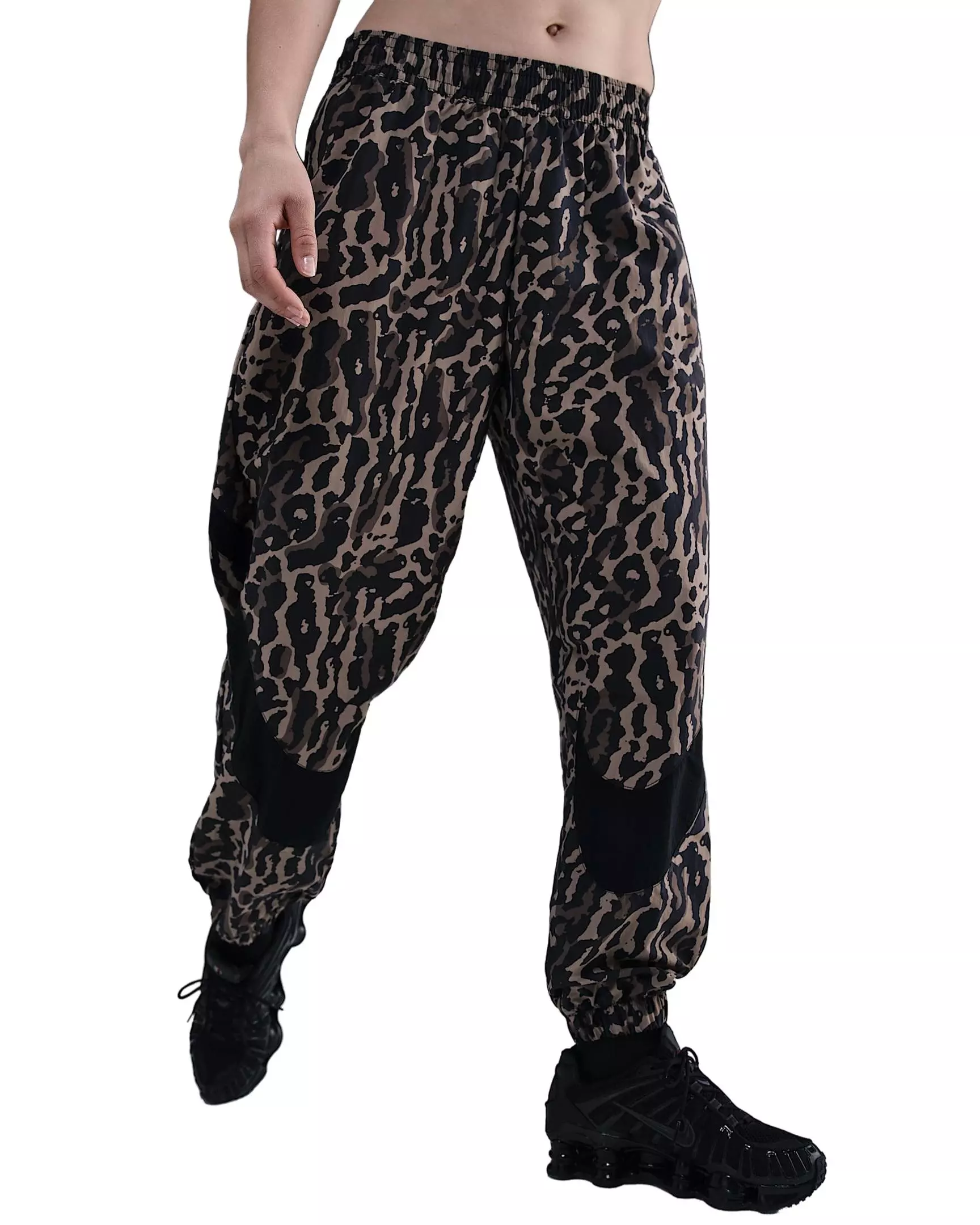 Nike Women's Sportswear Woven Printed Pants - Black - BLACK