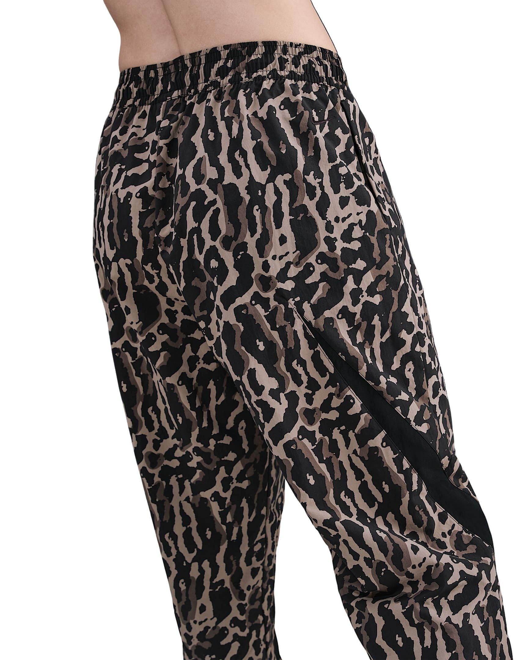 Nike Women's Sportswear Woven Printed Pants - Black - BLACK Thumbnail View 4